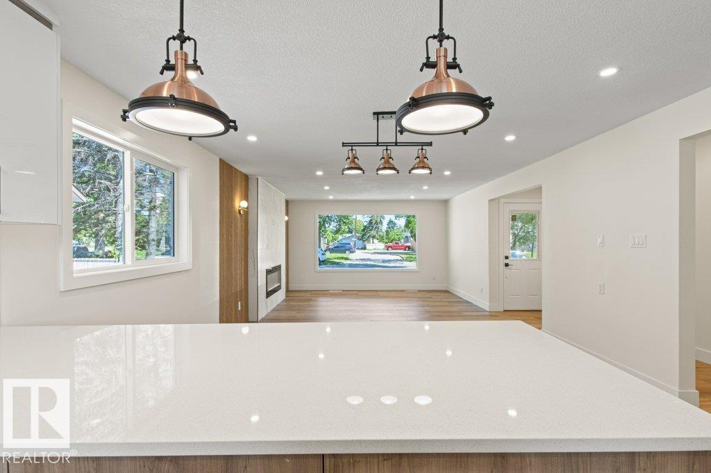 https://zimg.paragon.ice.com/ParagonImages/Property/PM/RAE/225408642/13/0/0/0f2dfa643f29c0b2ca13f08bb2215478/1/eb8786ad61e83e17fecc04f865a29550/225408642-5268d34f-4698-4590-b17a-991ca7618b9c.JPG
