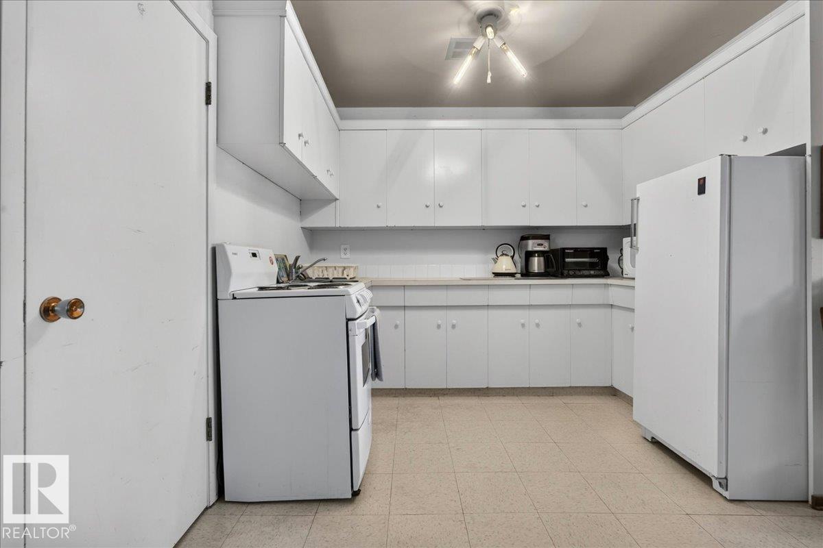Photo 15 at 33 - 10230 122 Street NW, Wîhkwêntôwin, Edmonton