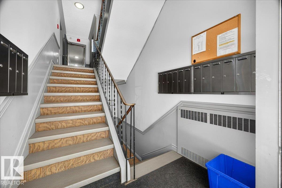 33 - 10230 122 Street NW, Wîhkwêntôwin, Edmonton