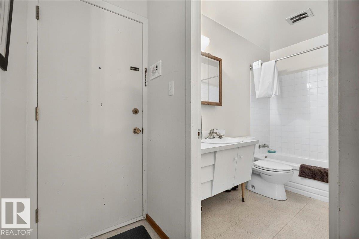 Photo 8 at 33 - 10230 122 Street NW, Wîhkwêntôwin, Edmonton