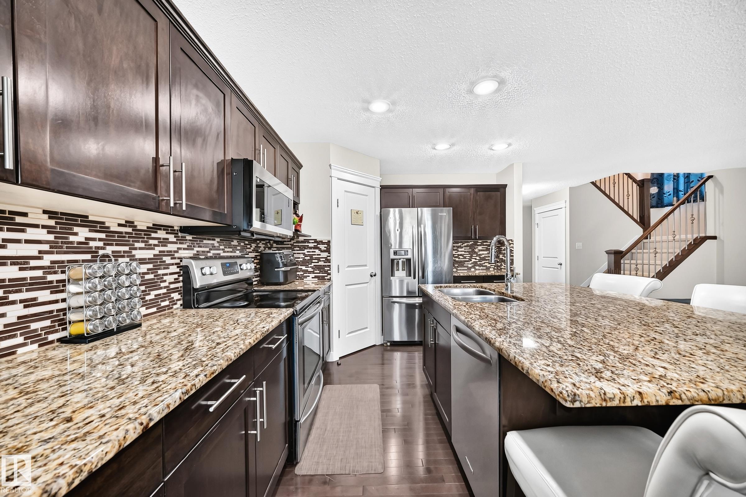 https://zimg.paragon.ice.com/ParagonImages/Property/PM/RAE/225408671/12/0/0/ca760cc8bfa0dbfbeadd1757281b5cb2/1/da57ea76402fc6d76c9419ed2edccc43/225408671-bc55e69c-991e-4056-8901-7b86e460753a.JPG