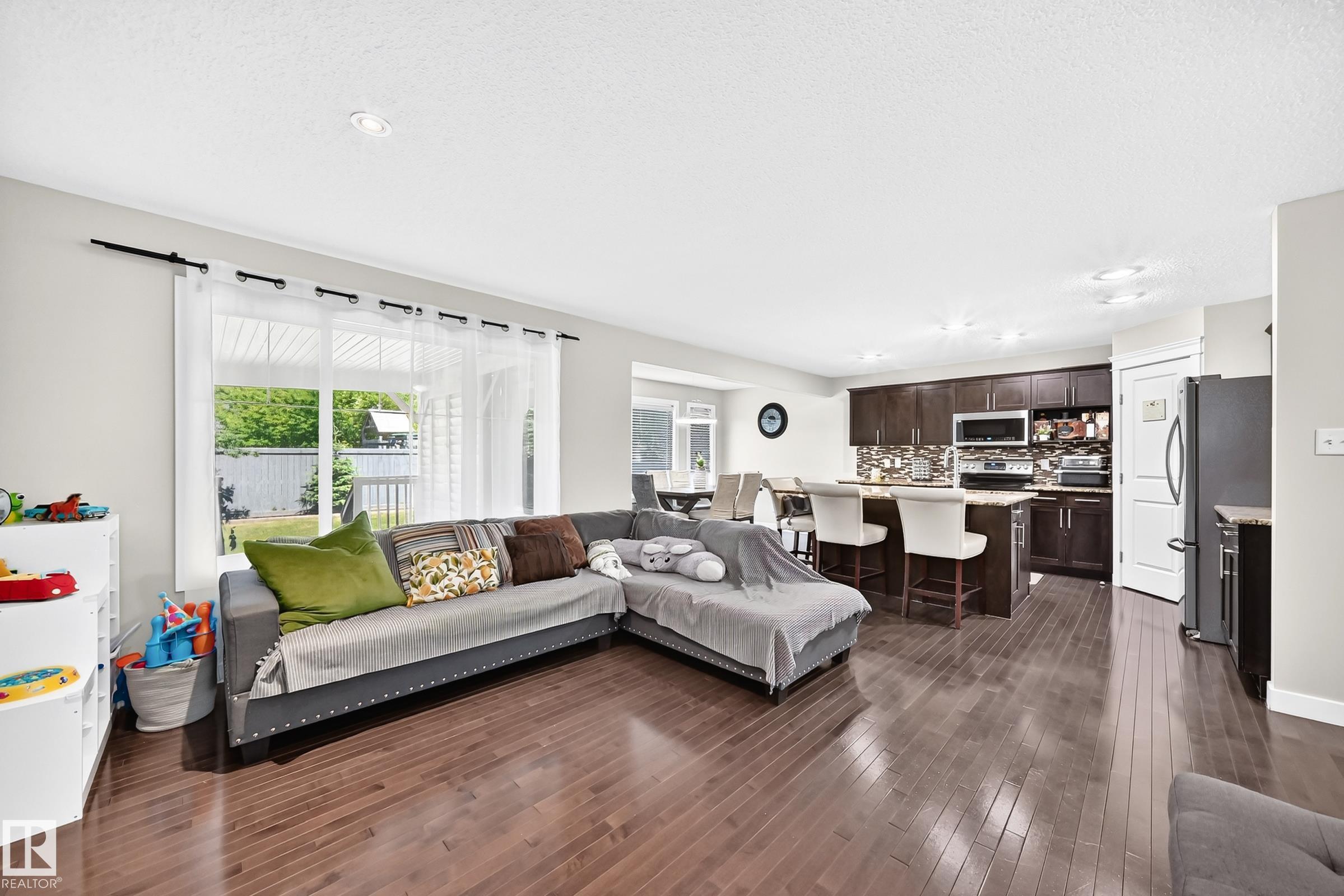 https://zimg.paragon.ice.com/ParagonImages/Property/PM/RAE/225408671/18/0/0/770c64174cd519dc9cf5cb16df7dadb4/1/da57ea76402fc6d76c9419ed2edccc43/225408671-8d6ac472-d52b-4777-82ff-bb6faf7d27ad.JPG