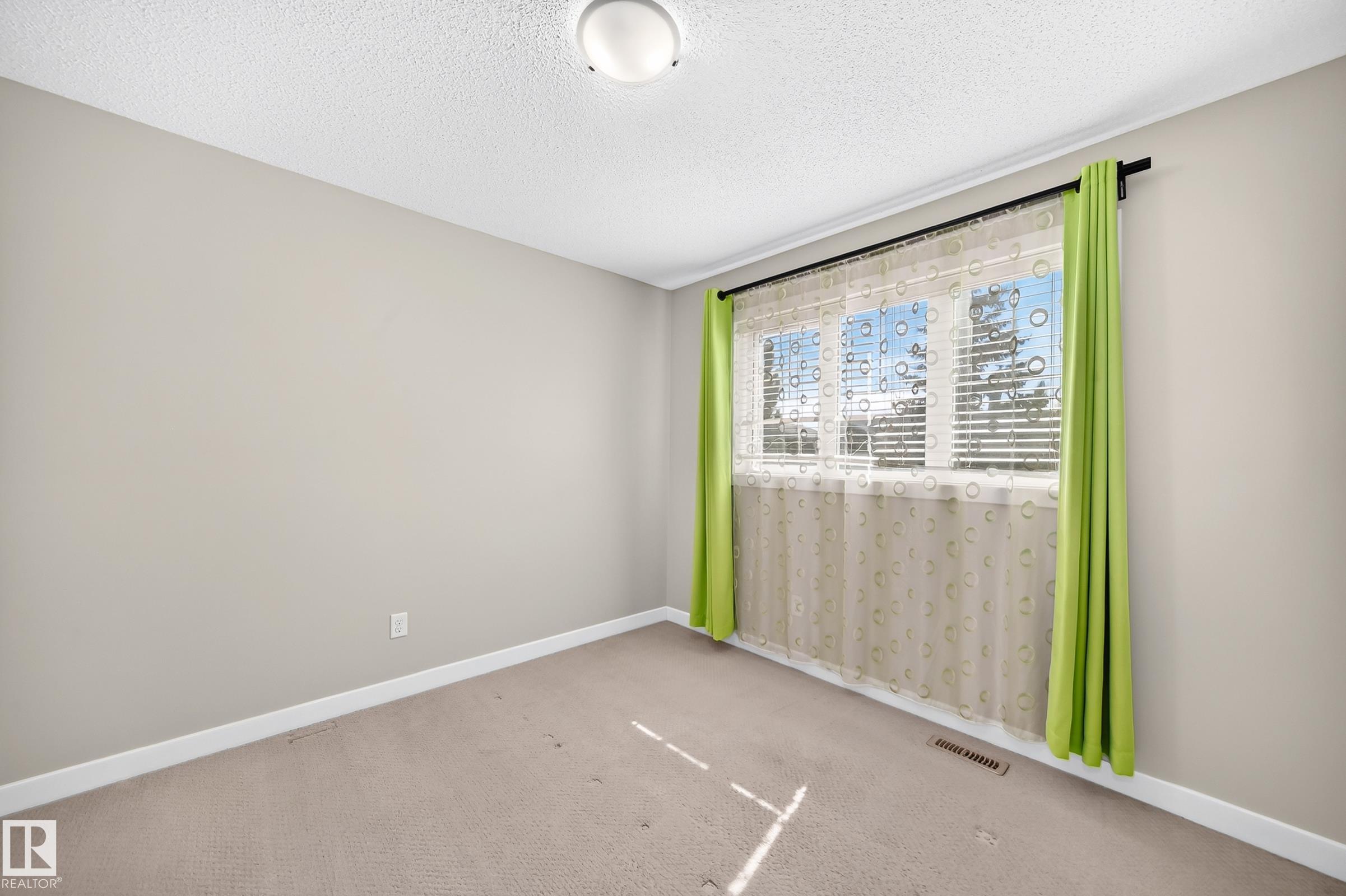 https://zimg.paragon.ice.com/ParagonImages/Property/PM/RAE/225408671/36/0/0/13e5e24099d601776846b2fb9fd7abeb/1/da57ea76402fc6d76c9419ed2edccc43/225408671-db260a1e-3589-4a4e-9c84-5496afc22d0f.JPG
