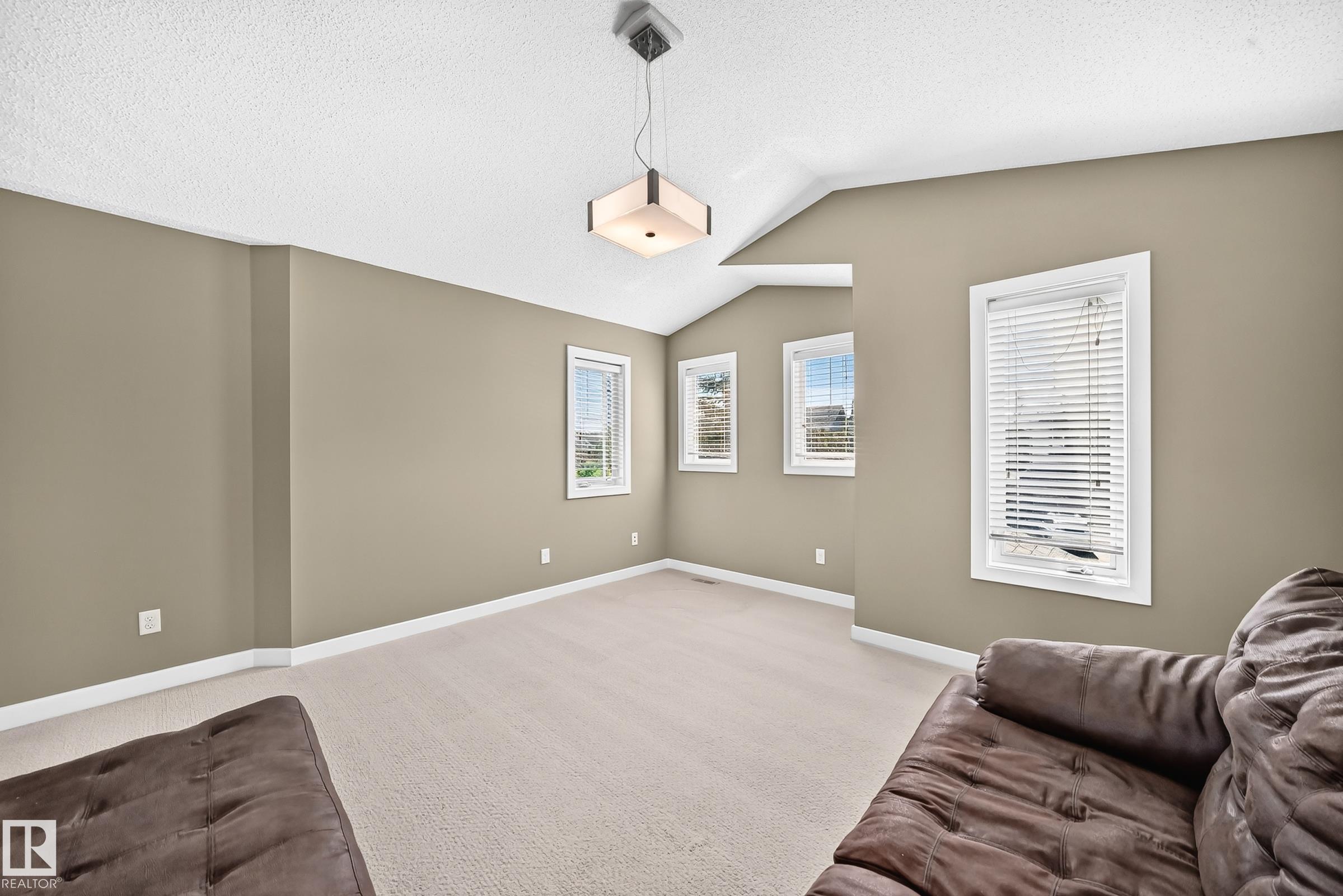 https://zimg.paragon.ice.com/ParagonImages/Property/PM/RAE/225408671/41/0/0/7594cb894fa828bfe24c69be1adca30a/1/da57ea76402fc6d76c9419ed2edccc43/225408671-4a976c3c-c463-4c6a-986d-6ff4eda4dd52.JPG