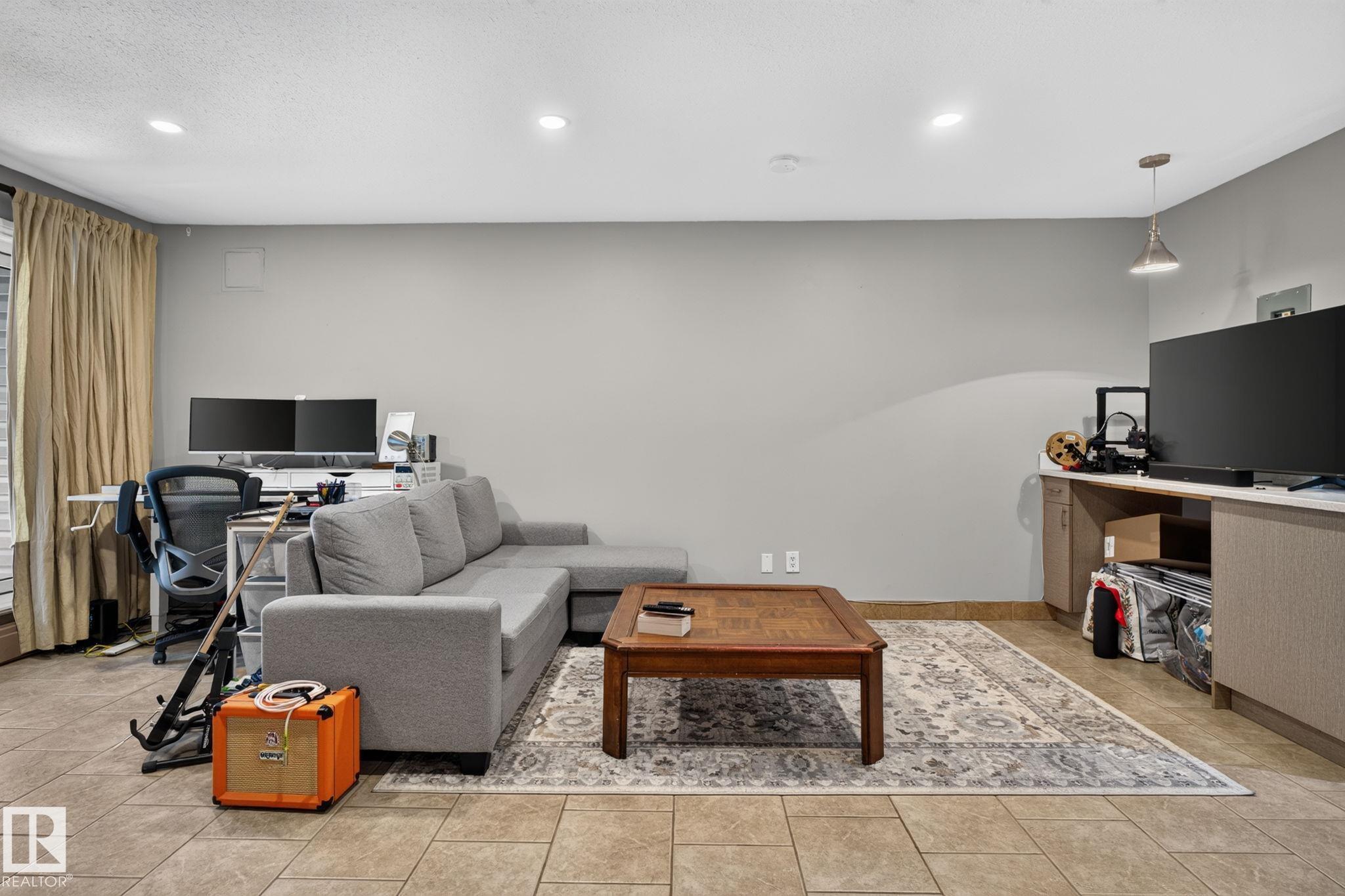 Photo 14 at G14 - 10148 118 Street NW, Wîhkwêntôwin, Edmonton