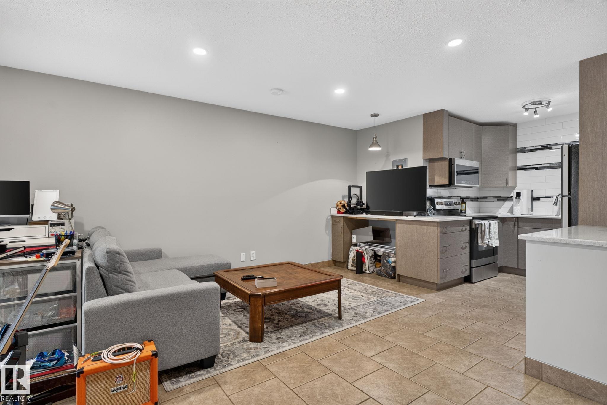 Photo 15 at G14 - 10148 118 Street NW, Wîhkwêntôwin, Edmonton