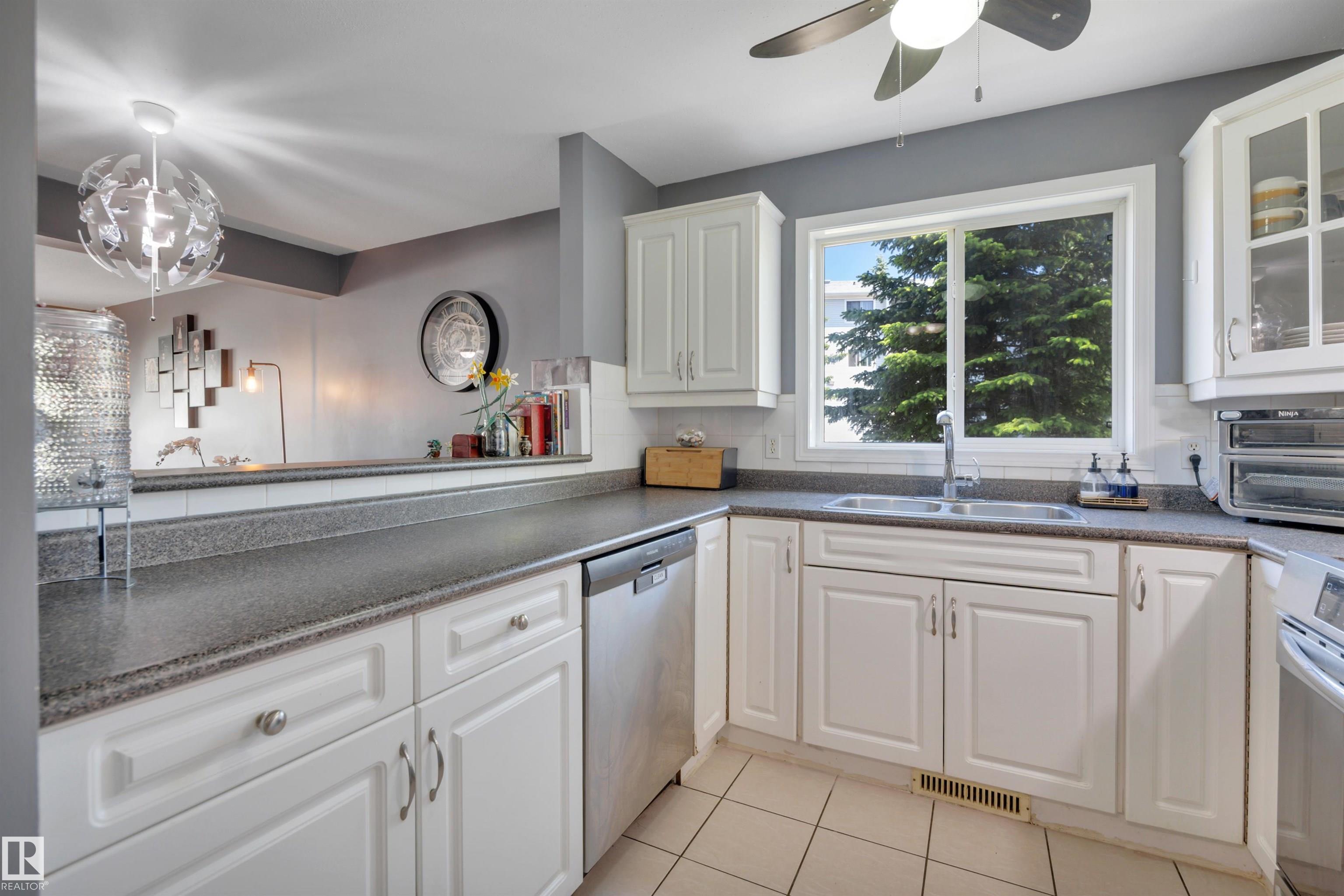 Photo 11 at 47 - 2505 42 Street NW, Bisset, Edmonton