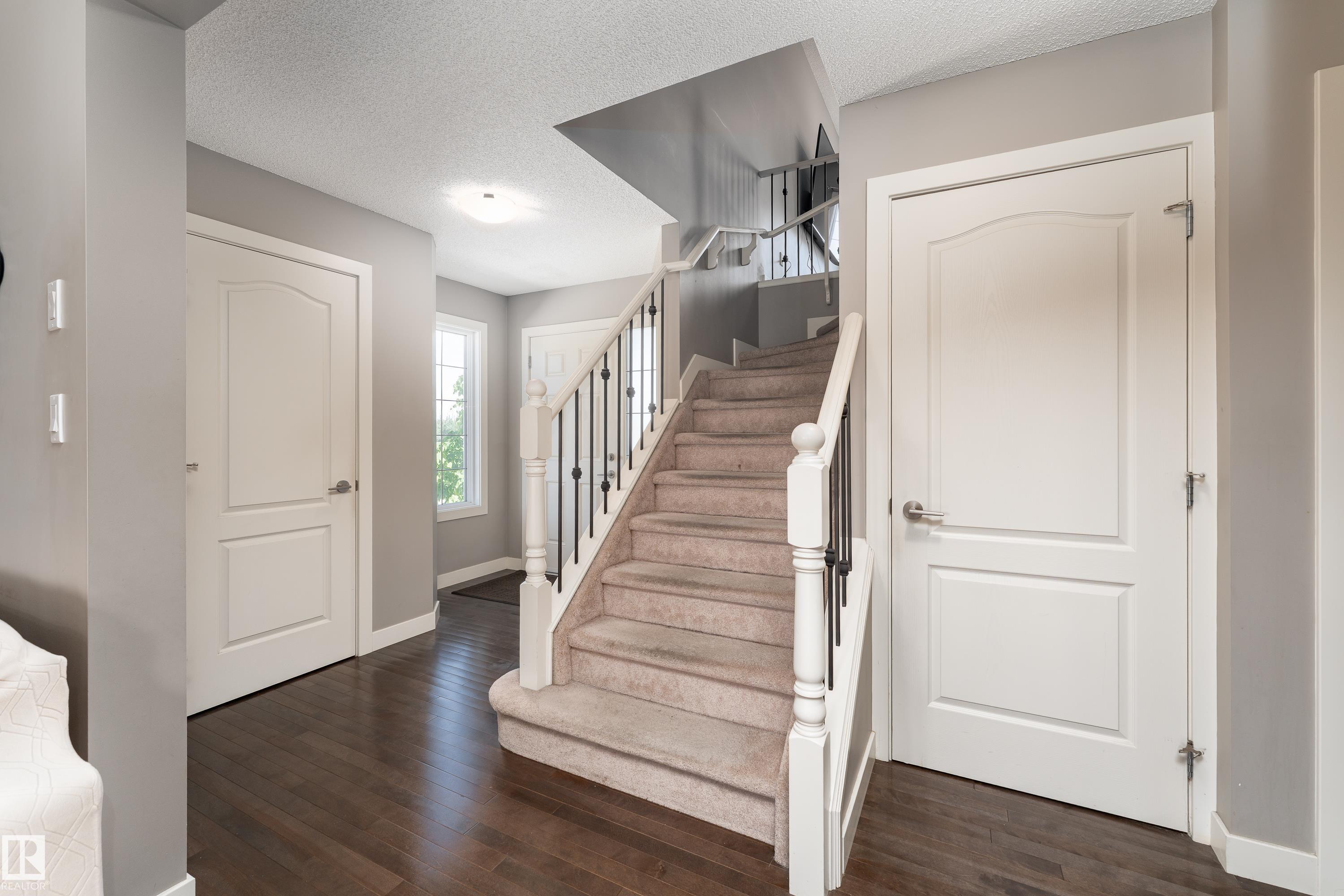 512 59 Street SW, Charlesworth, Edmonton