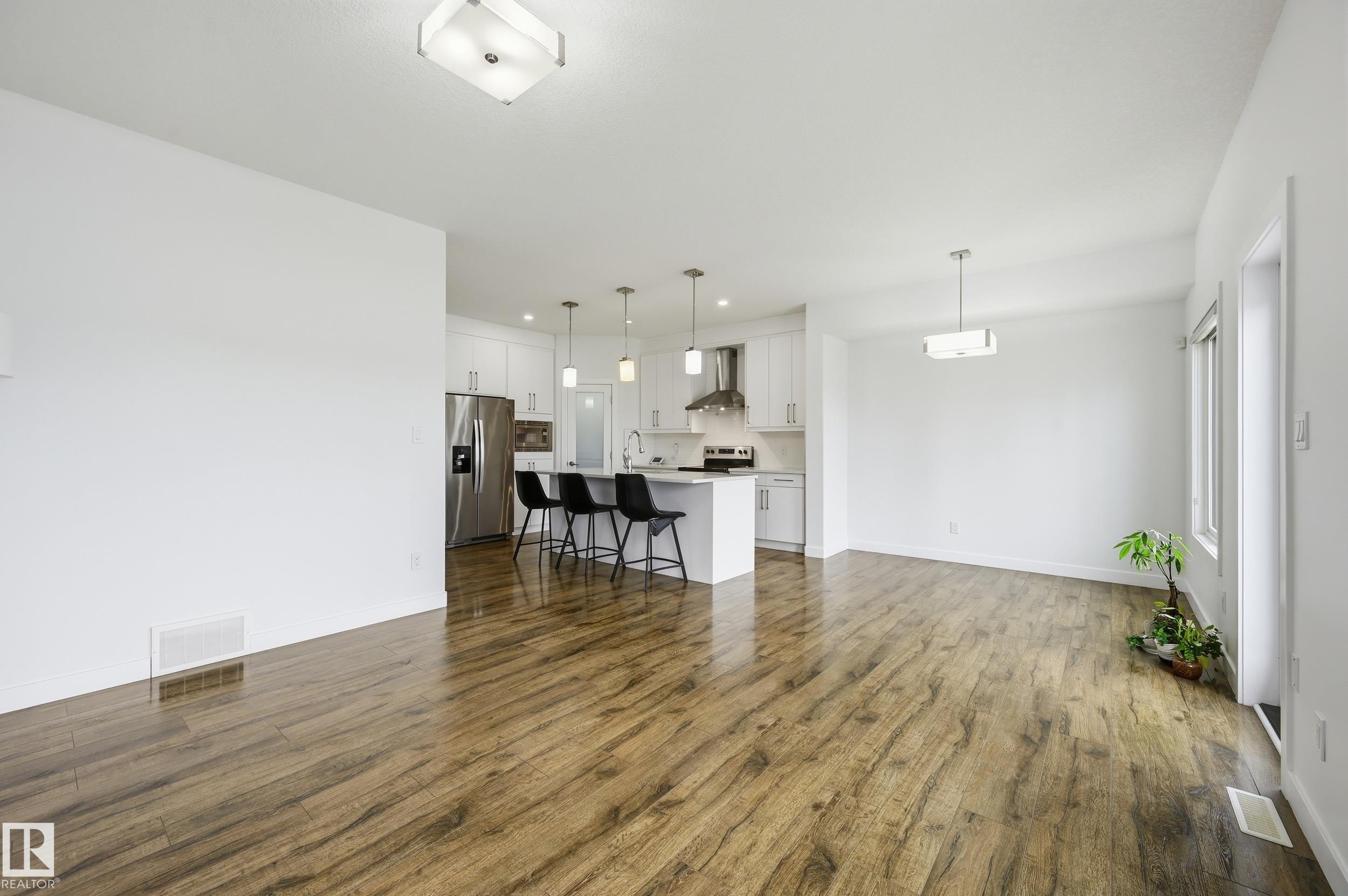 https://zimg.paragon.ice.com/ParagonImages/Property/PM/RAE/225408732/12/0/0/b0d3354bc2fd258a03ab8a592b94a304/1/a77b240329a67795f1d61f6befc17d05/225408732-1ed63c65-8e6b-498e-8f02-b7f2d57e7dc9.JPG