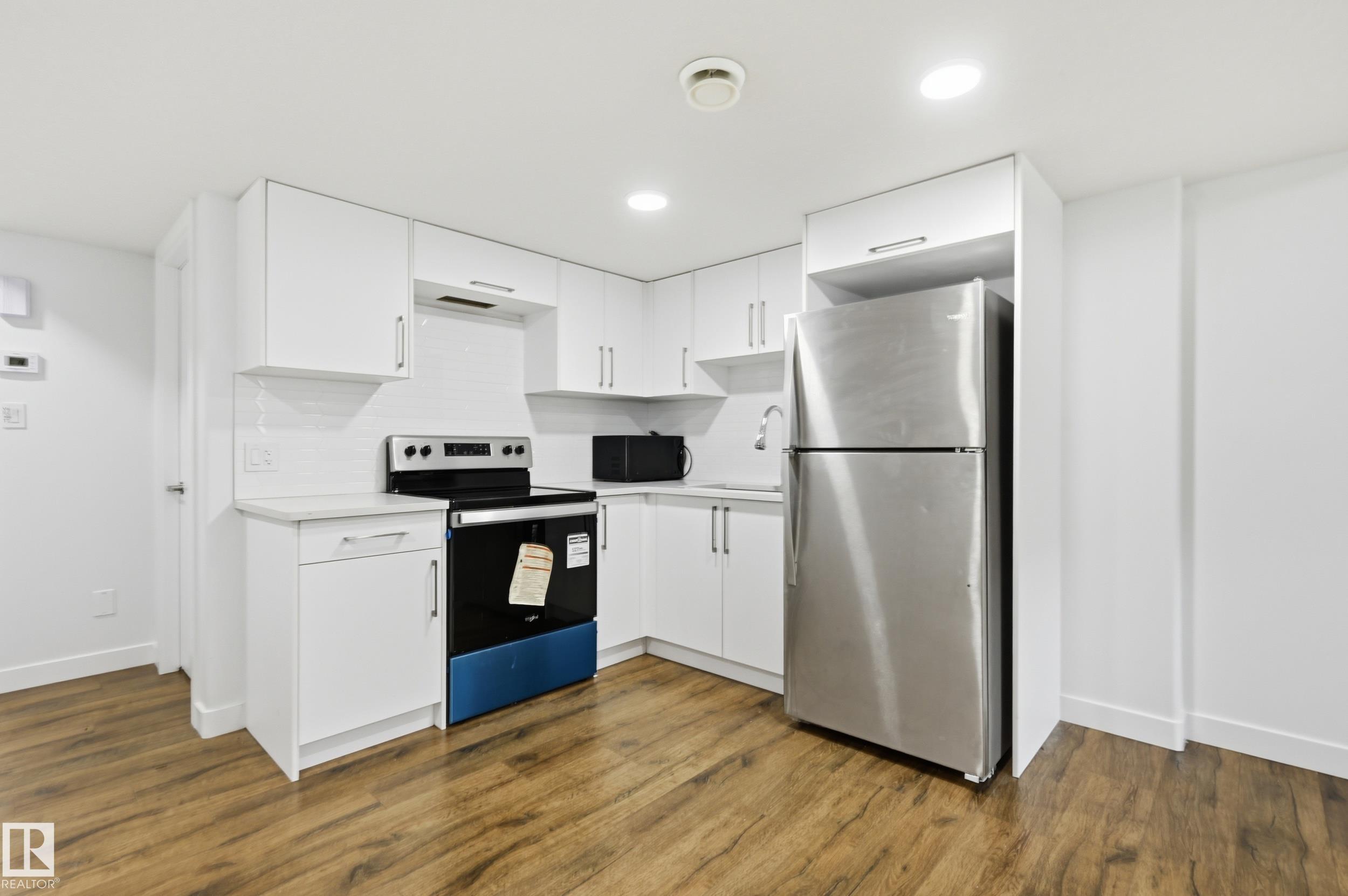 https://zimg.paragon.ice.com/ParagonImages/Property/PM/RAE/225408732/31/0/0/e11adf32029508313bf23d9fc90f1993/1/a77b240329a67795f1d61f6befc17d05/225408732-48084784-39aa-4a12-9c74-ea0c080da1e3.JPG