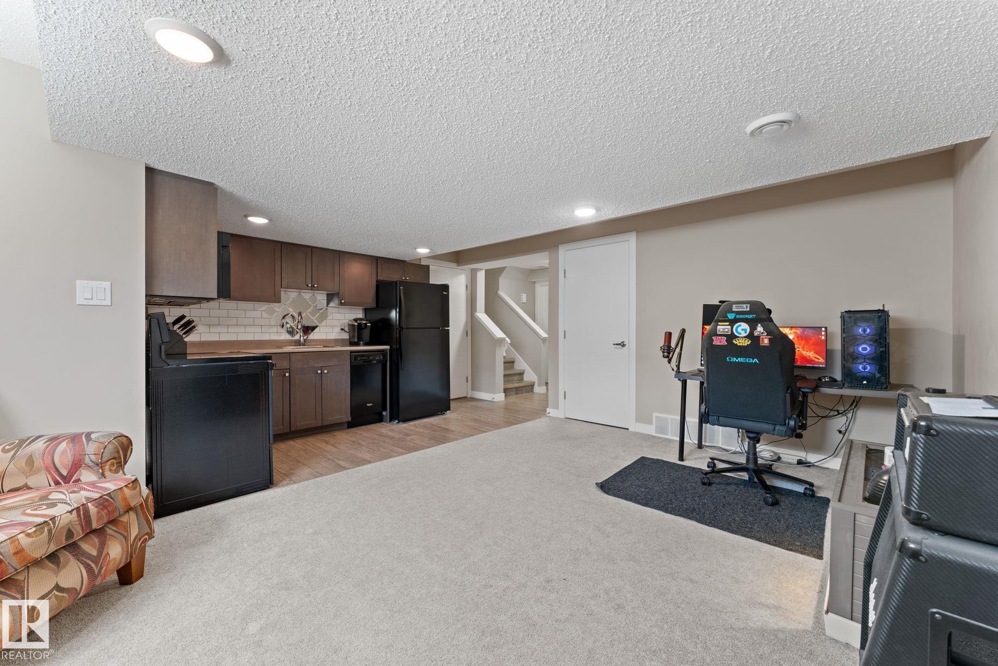 https://zimg.paragon.ice.com/ParagonImages/Property/PM/RAE/225408743/39/0/0/082ac6c035b868f5005edccab12f49a2/1/ebb73db368cb980cf4efcfd876d05511/225408743-21b83d59-1d50-4b85-a5ff-8f1649d31ac6.JPG