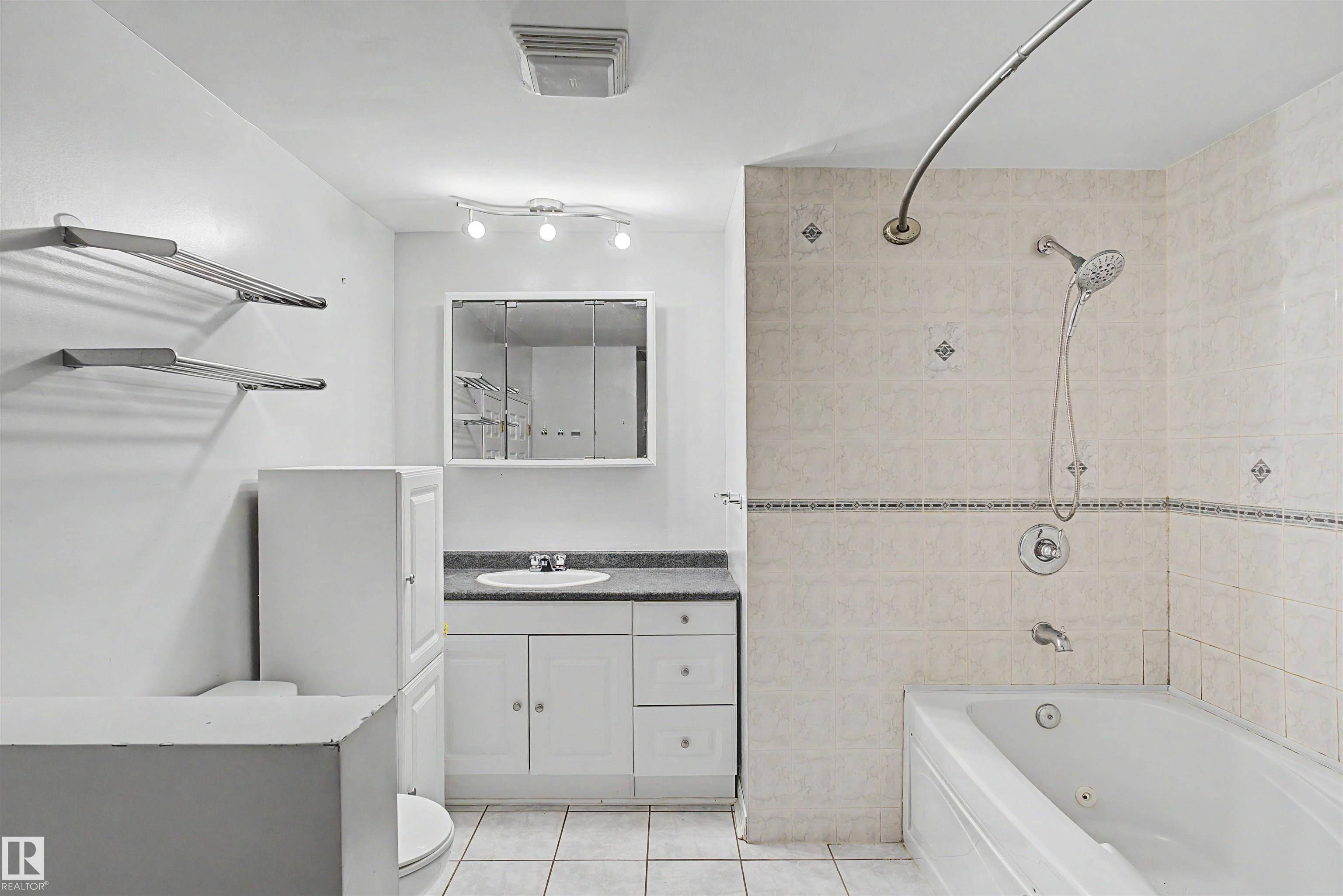 Photo 11 at 4233 116 Avenue NW, Beverly Heights, Edmonton