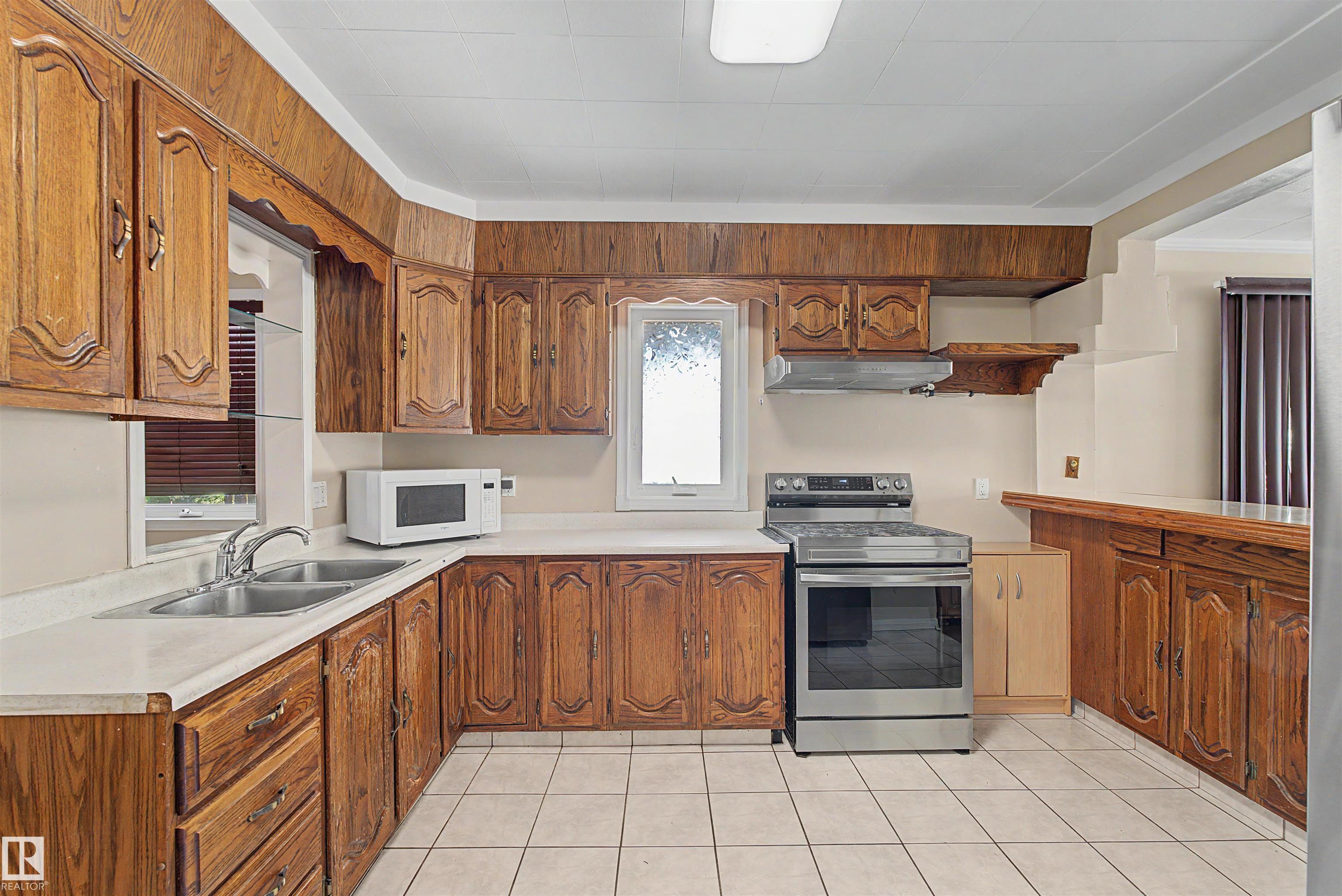 Photo 7 at 4233 116 Avenue NW, Beverly Heights, Edmonton