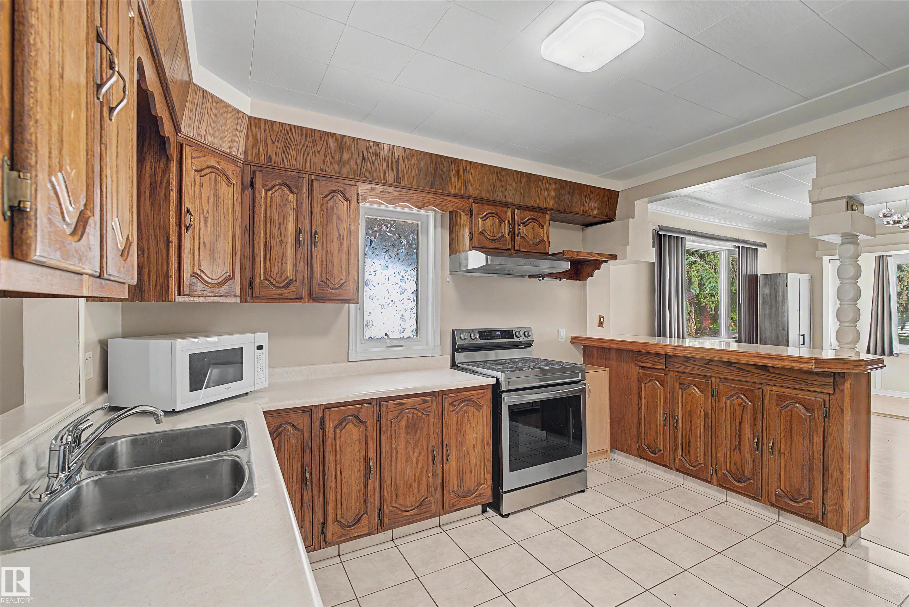 Photo 8 at 4233 116 Avenue NW, Beverly Heights, Edmonton