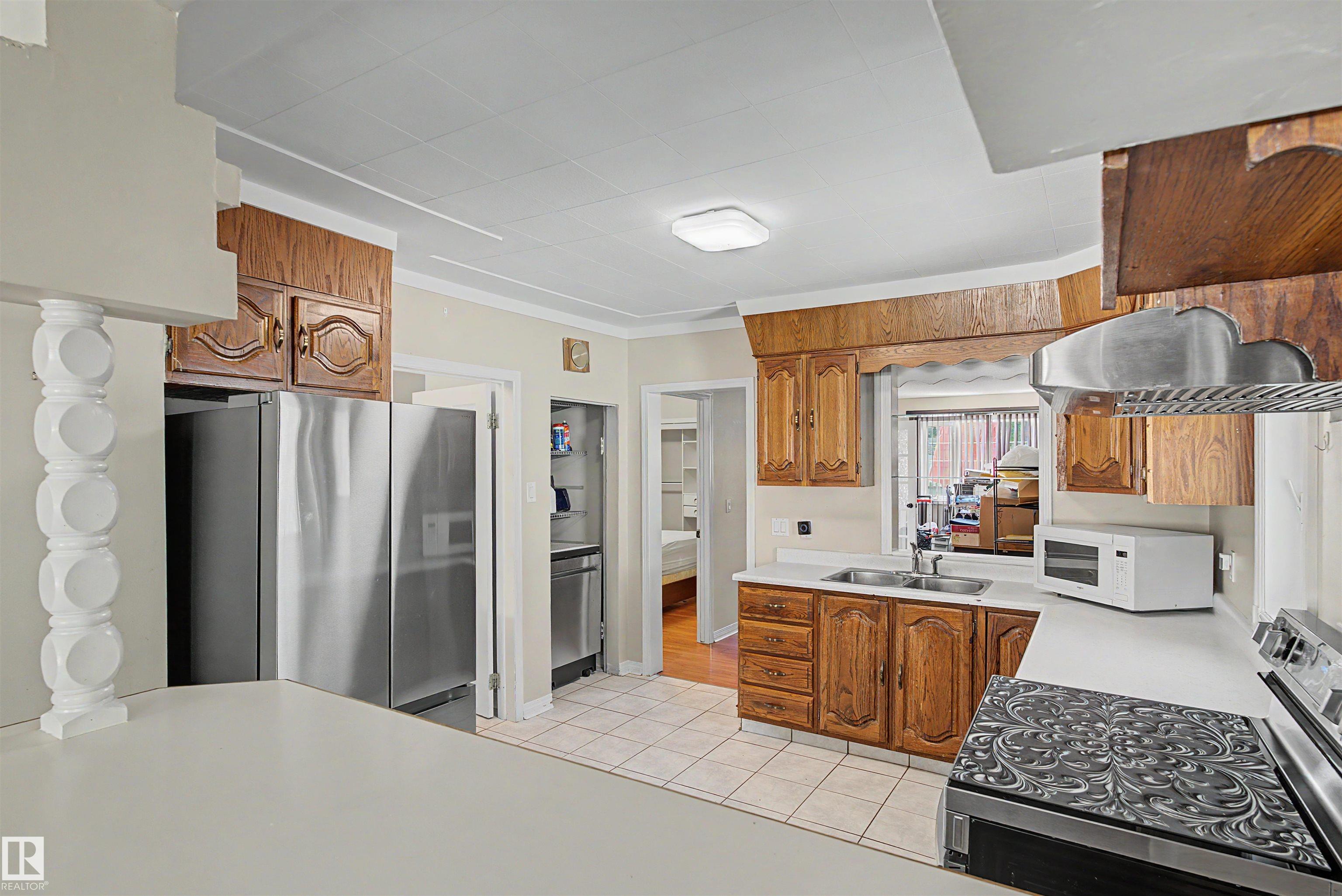 Photo 9 at 4233 116 Avenue NW, Beverly Heights, Edmonton