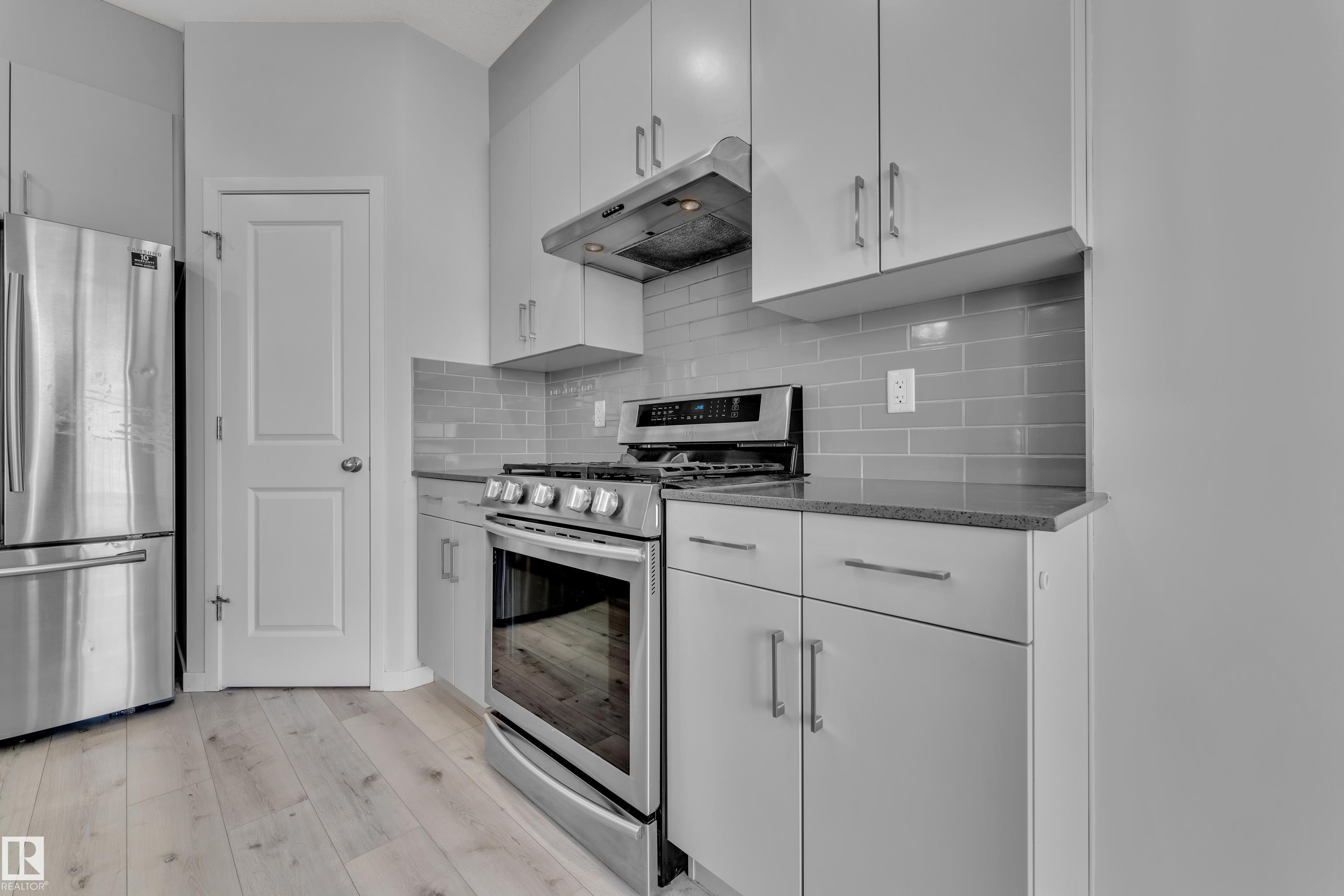 https://zimg.paragon.ice.com/ParagonImages/Property/PM/RAE/225408772/10/0/0/424674598cebefb66859f448735000db/1/3e45ea756f18586d381d9cec8b096b71/225408772-98a70b31-ca05-4b11-81de-da5a2fab0075.JPG