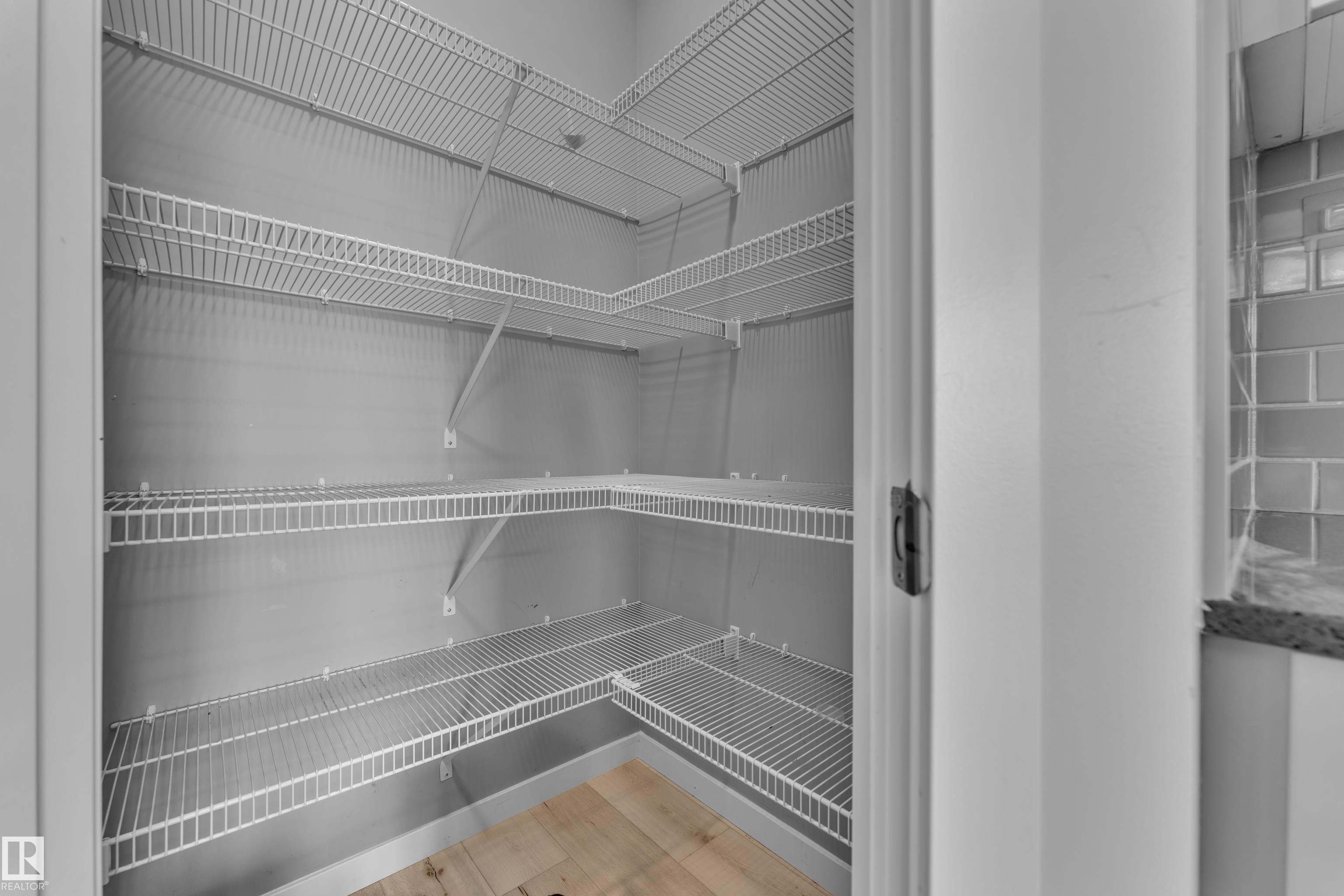 https://zimg.paragon.ice.com/ParagonImages/Property/PM/RAE/225408772/12/0/0/7f7b2f4cd609b7acb9f220e81bf23671/1/3e45ea756f18586d381d9cec8b096b71/225408772-907b7770-02a3-4e3f-9e46-2a00ebe9730b.JPG