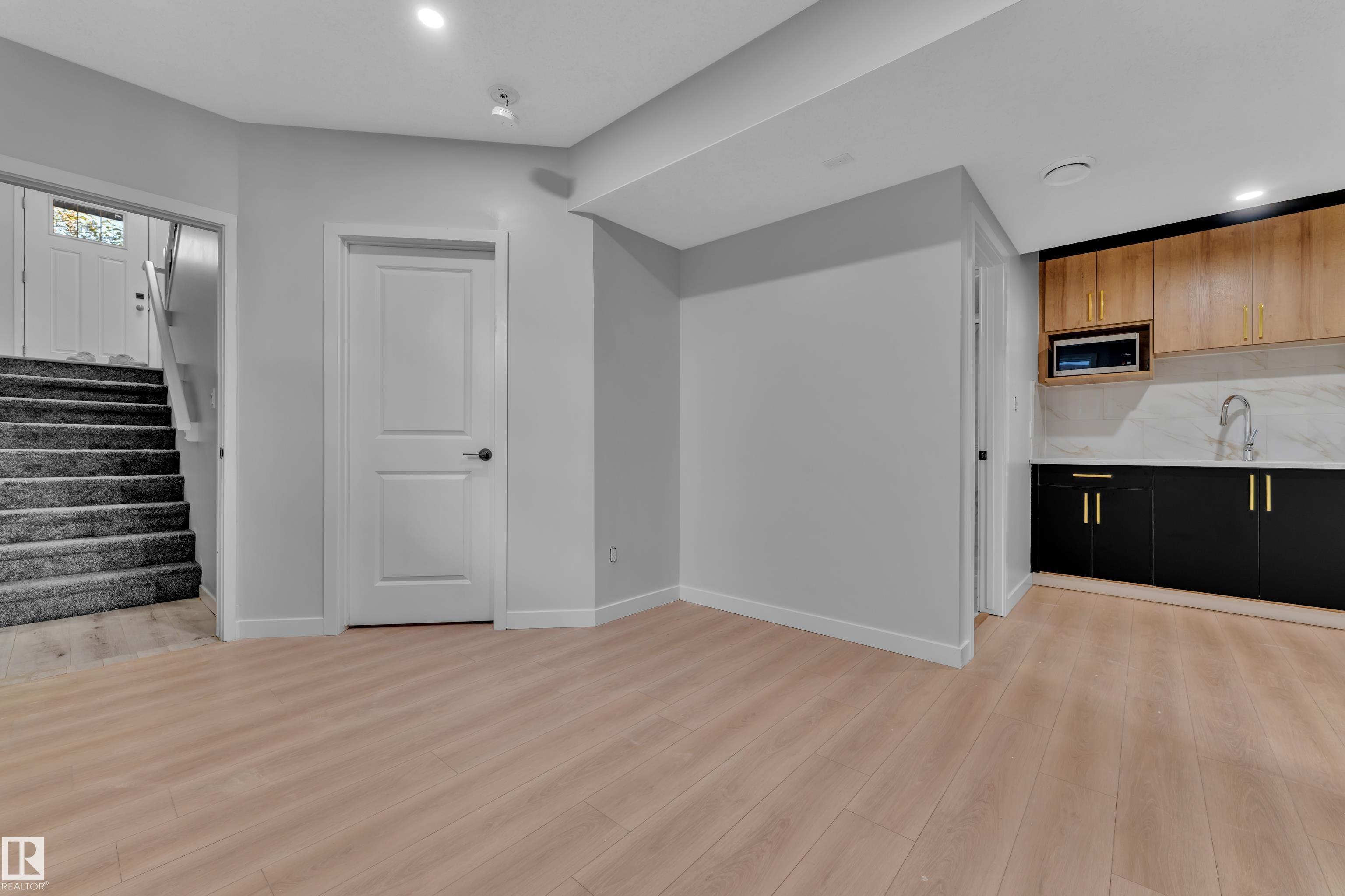 https://zimg.paragon.ice.com/ParagonImages/Property/PM/RAE/225408772/28/0/0/827e8976d56079e671935d13245c2e31/1/3e45ea756f18586d381d9cec8b096b71/225408772-89d0ae6c-afe4-493b-98b1-ec6645addc75.JPG