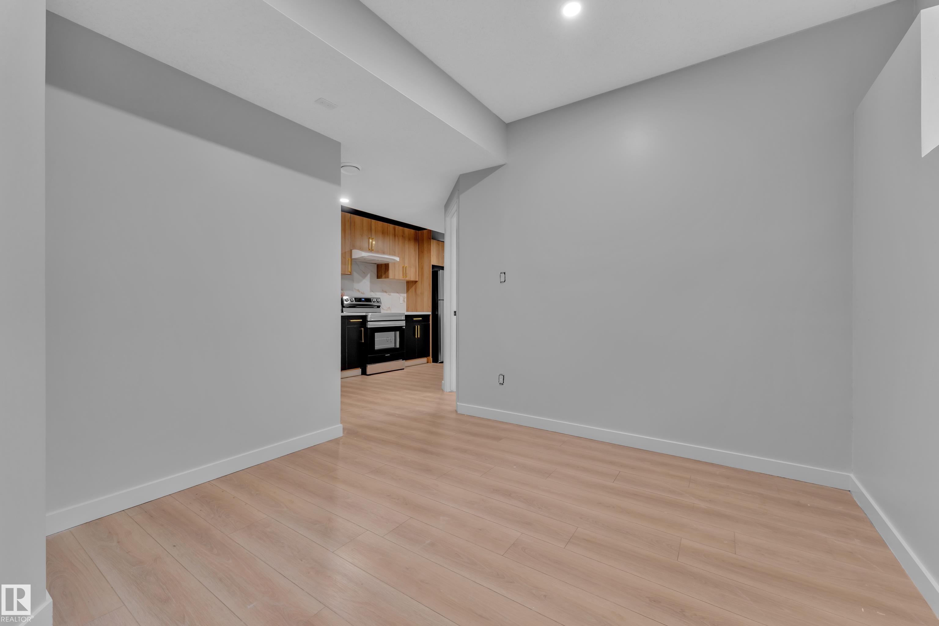 https://zimg.paragon.ice.com/ParagonImages/Property/PM/RAE/225408772/31/0/0/5b5380e25667658401790486c8cc0e12/1/3e45ea756f18586d381d9cec8b096b71/225408772-521637c9-5036-473c-90e5-57237500de5f.JPG