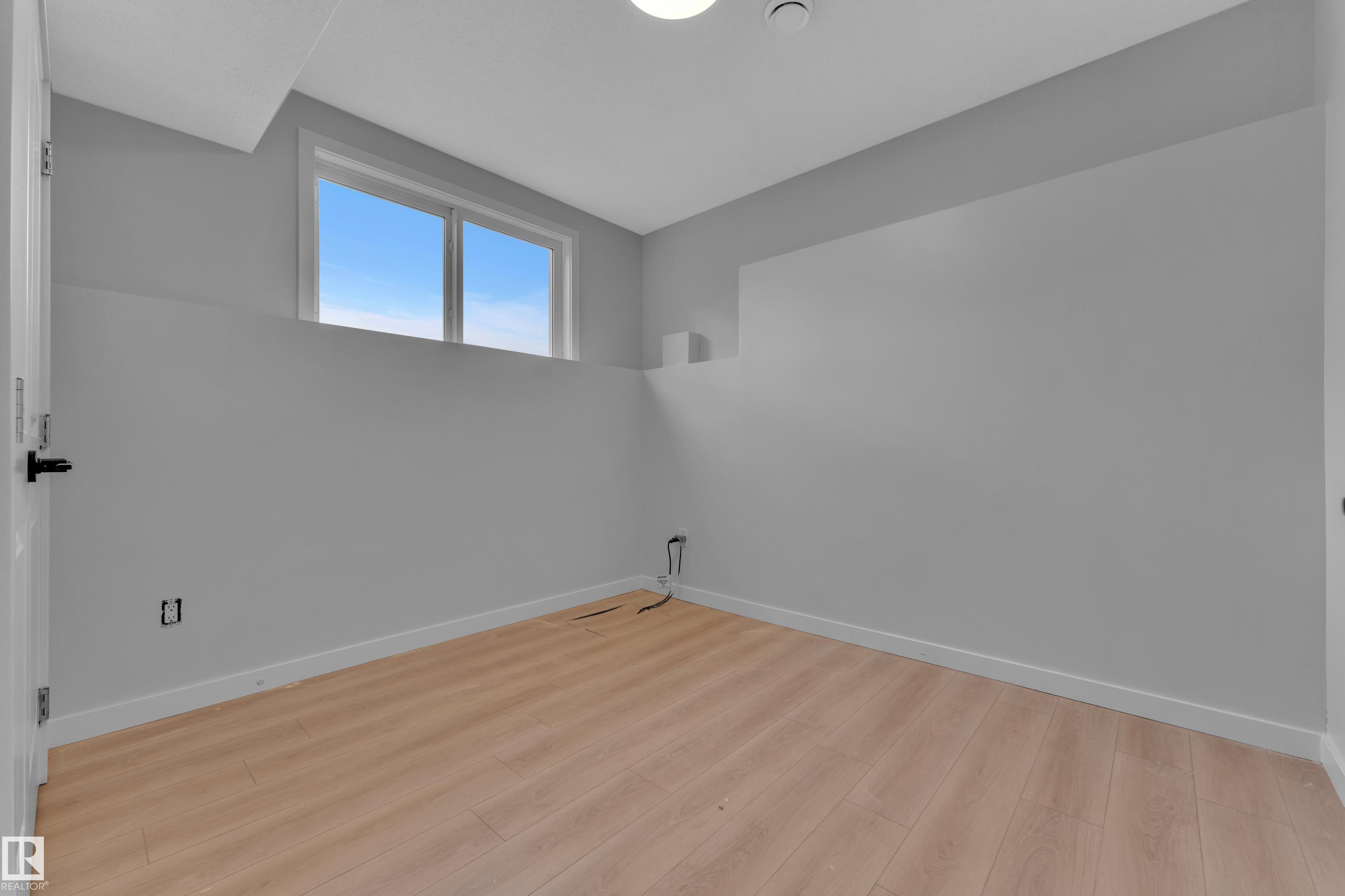 https://zimg.paragon.ice.com/ParagonImages/Property/PM/RAE/225408772/33/0/0/13a7571cd884edc8497730dde751122a/1/3e45ea756f18586d381d9cec8b096b71/225408772-56909924-c737-4f23-a9ef-5518ca27a5de.JPG