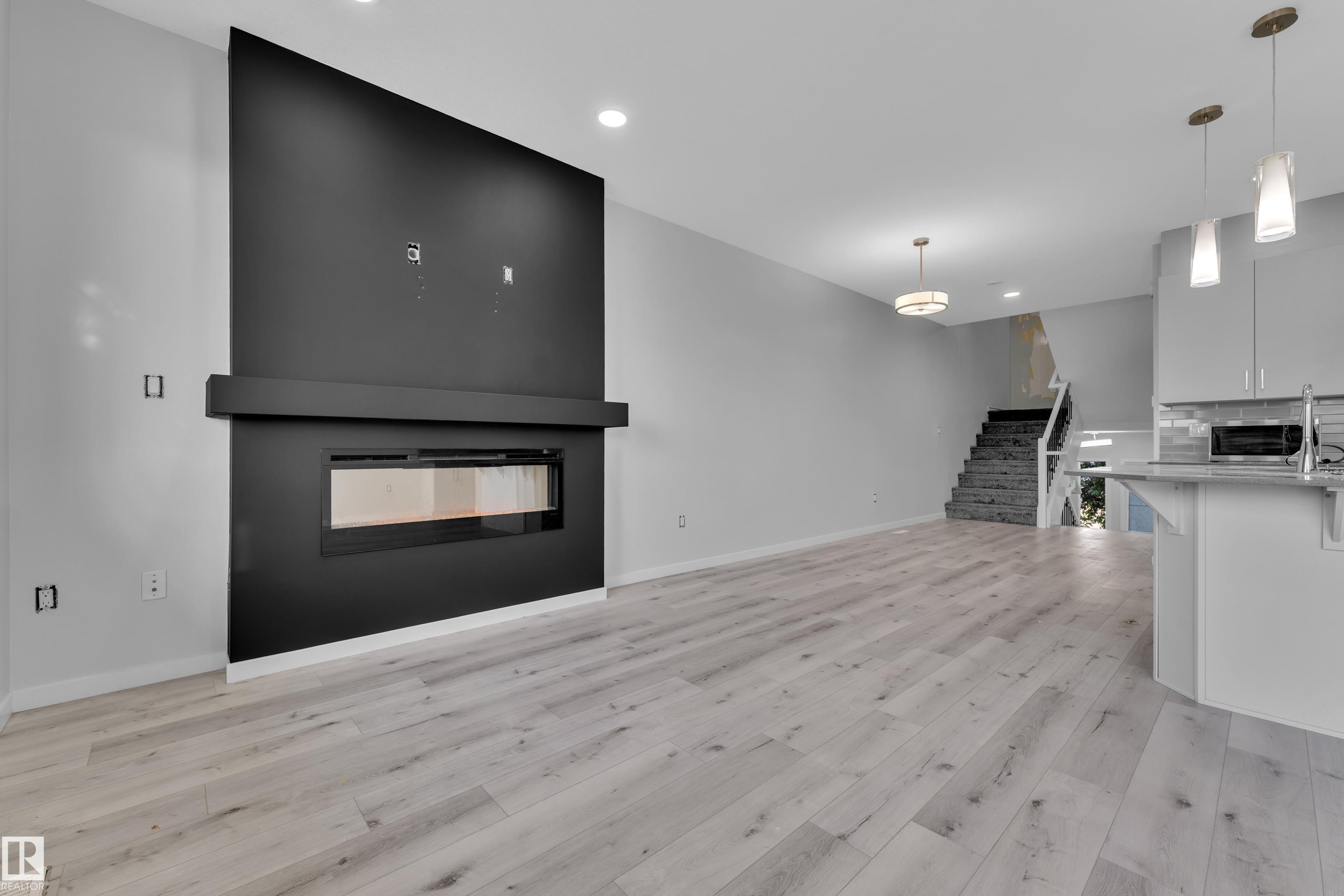 https://zimg.paragon.ice.com/ParagonImages/Property/PM/RAE/225408772/6/0/0/bb21eb5e39655d517c00ff766d2fb124/1/3e45ea756f18586d381d9cec8b096b71/225408772-3aaecb50-5841-4c5c-b8e5-bbee6c00fde9.JPG