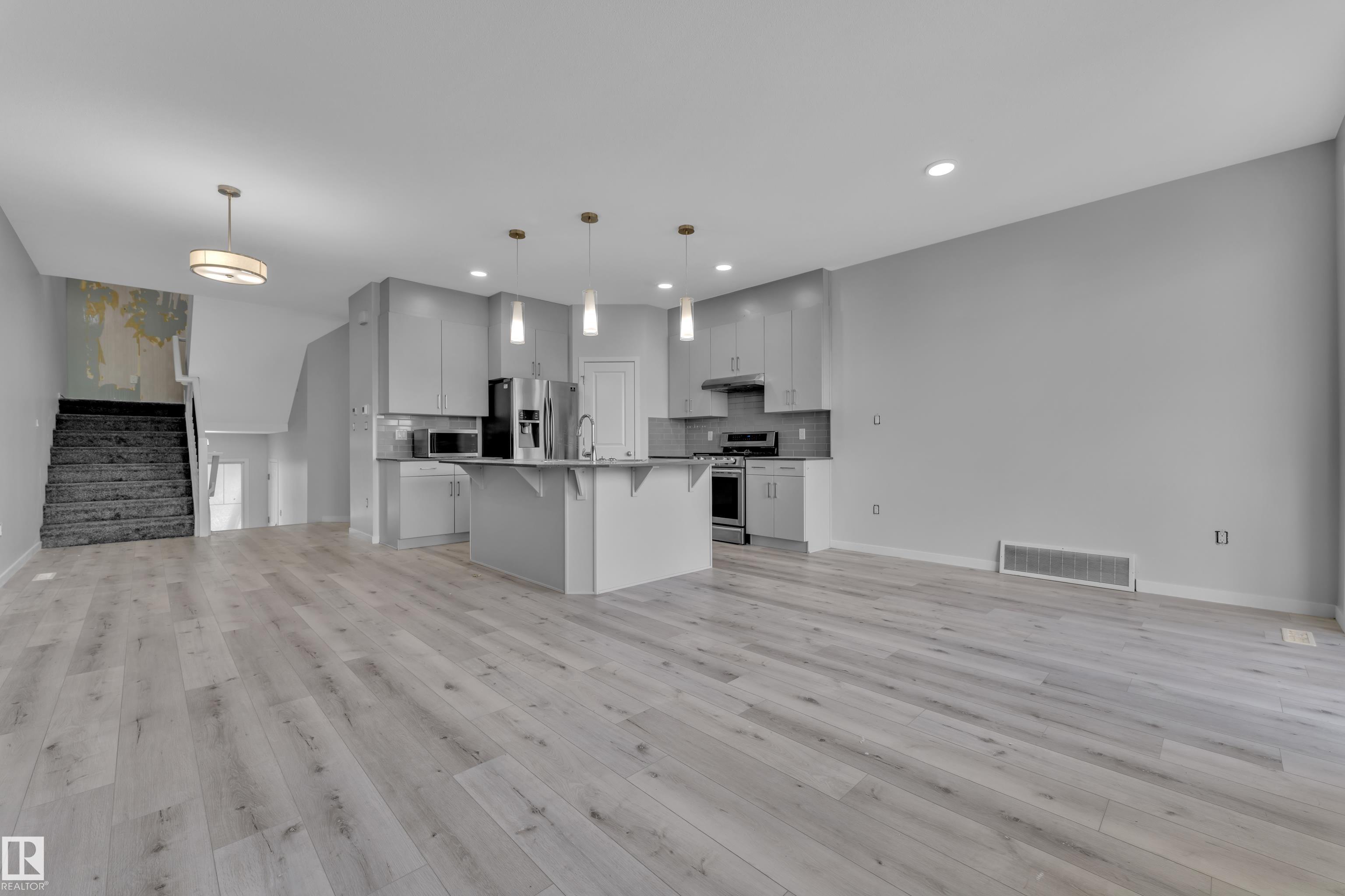 https://zimg.paragon.ice.com/ParagonImages/Property/PM/RAE/225408772/7/0/0/0e226f1ece0e3c73fd2d8b0469eed92b/1/3e45ea756f18586d381d9cec8b096b71/225408772-f83299d4-5d98-42af-a2aa-894e6e6b3a78.JPG