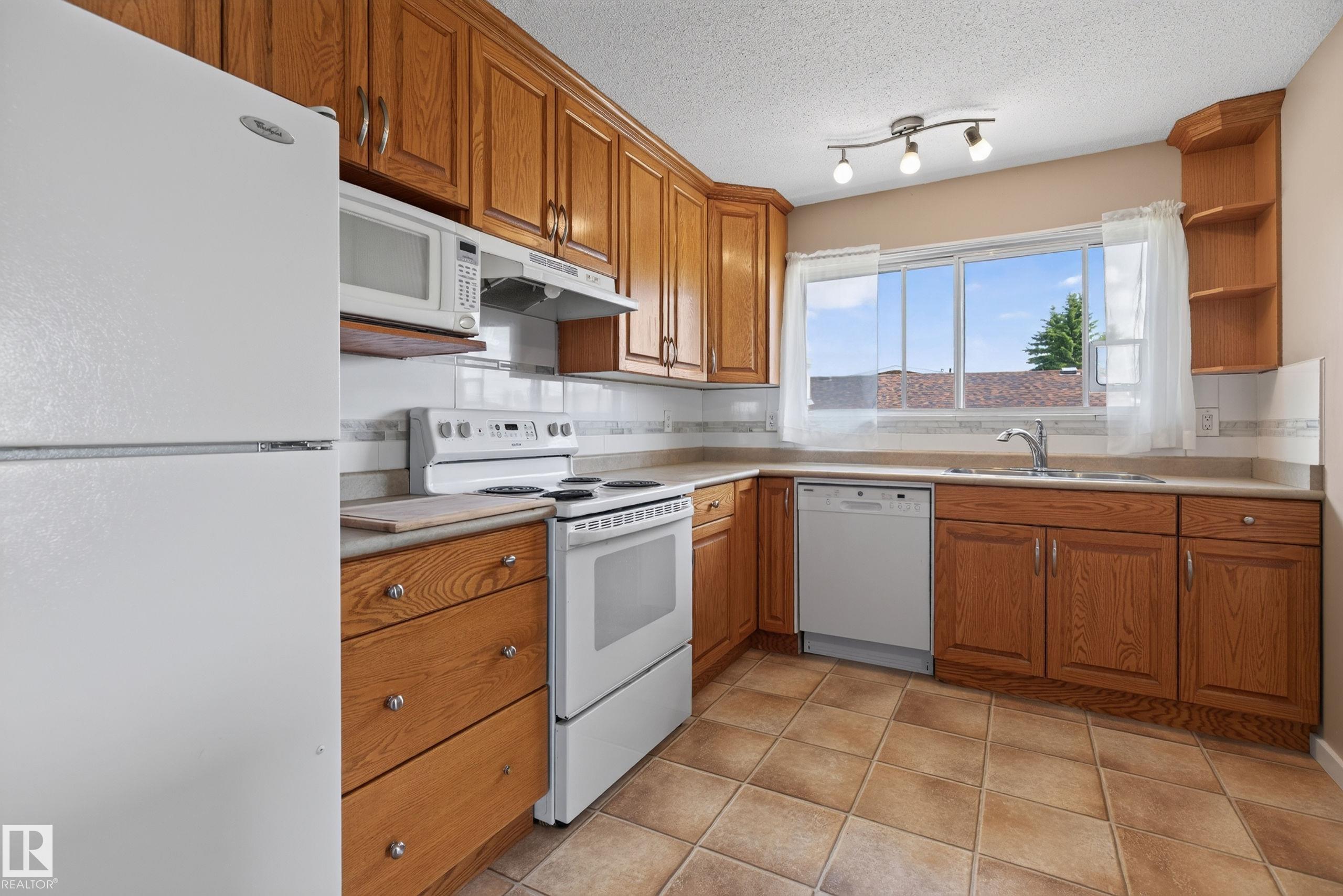 Photo 9 at 15231 117 Street NW, Caernarvon, Edmonton