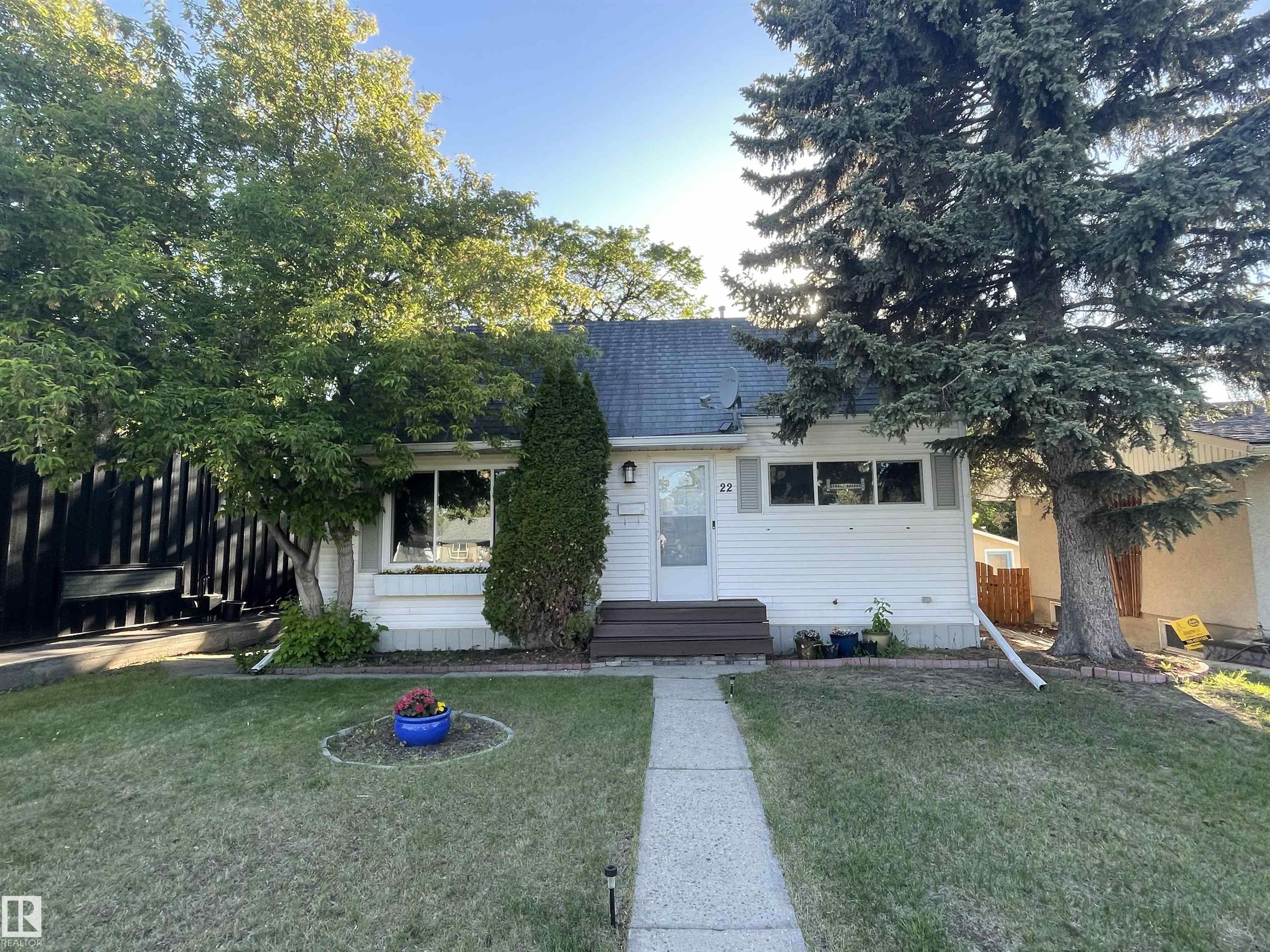 10922 117 Street NW, Queen Mary Park, Edmonton