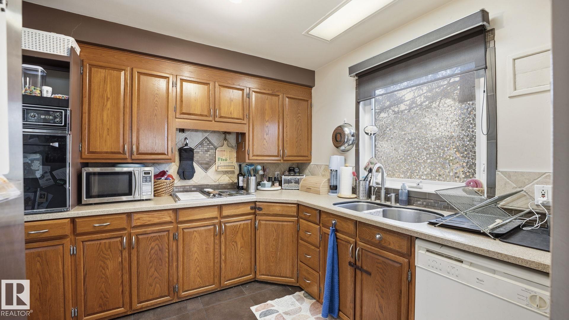 Photo 11 at 10922 117 Street NW, Queen Mary Park, Edmonton