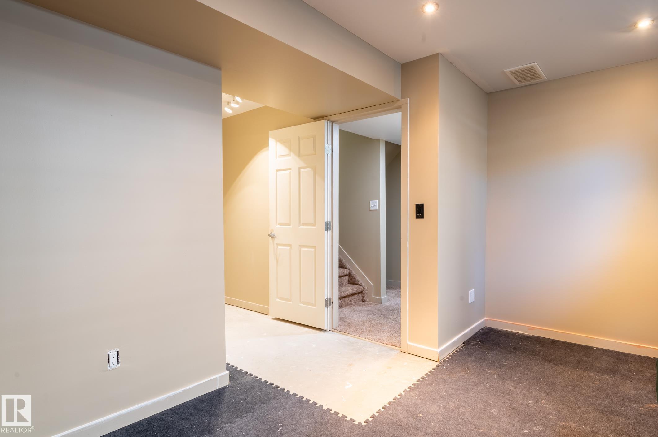 https://zimg.paragon.ice.com/ParagonImages/Property/PM/RAE/225408897/46/0/0/1649a35513ae1b1f882e099480c56b15/1/b2a3ac2c801934527cf9f6fef952ffaa/225408897-0c36498a-1dbc-41ea-a80e-51d47fefc677.JPG