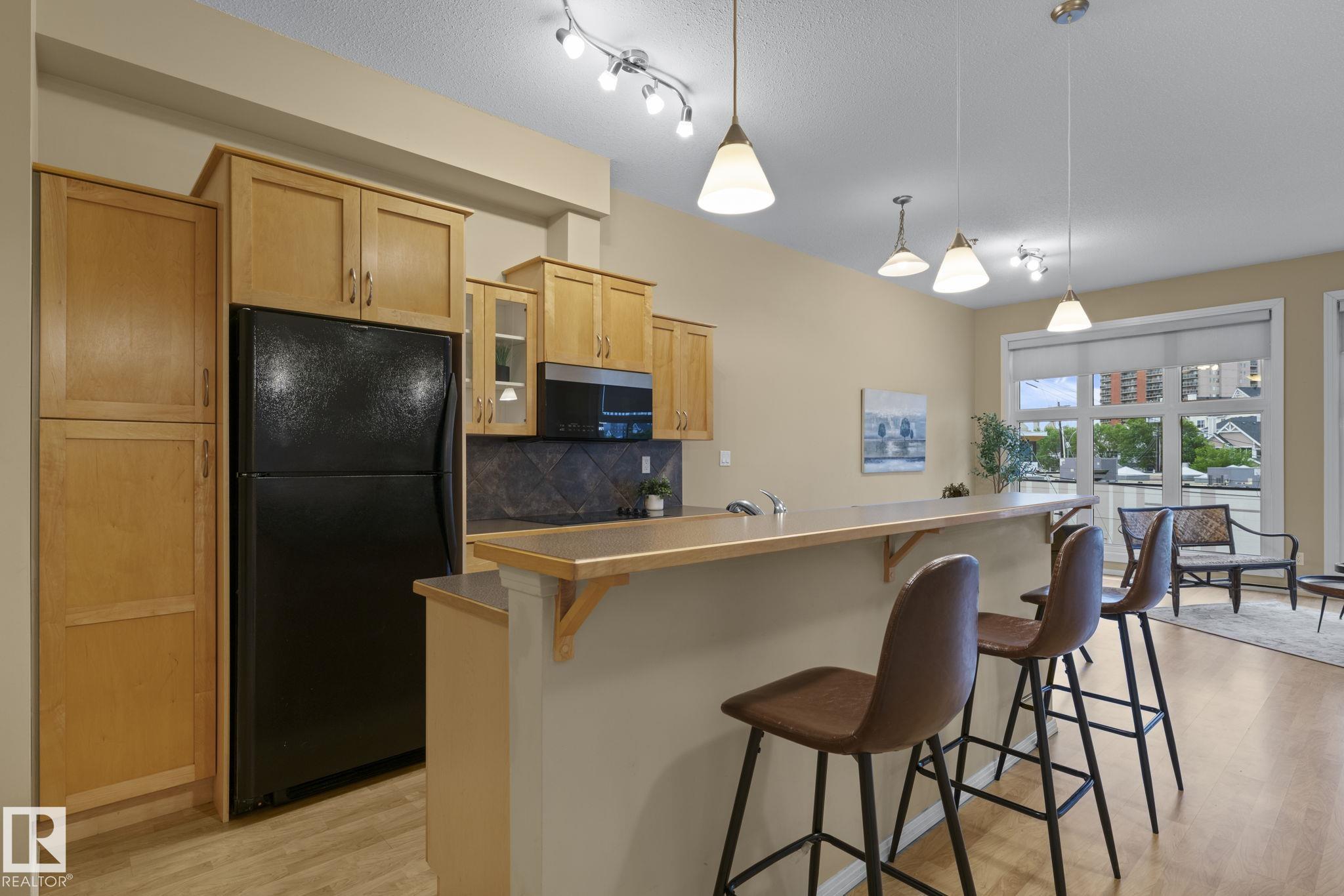 Photo 11 at 308 - 10147 112 Street NW, Wîhkwêntôwin, Edmonton