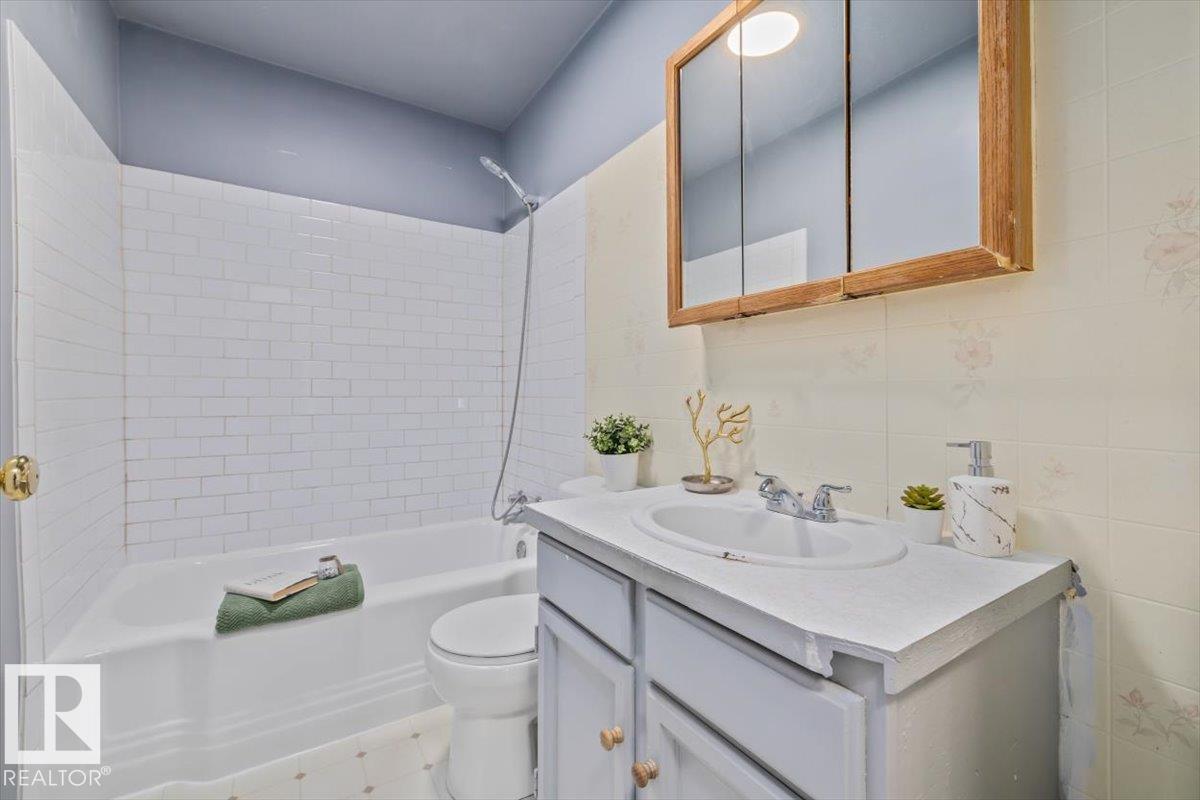Photo 10 at 11227 52 Street NW, Highlands, Edmonton