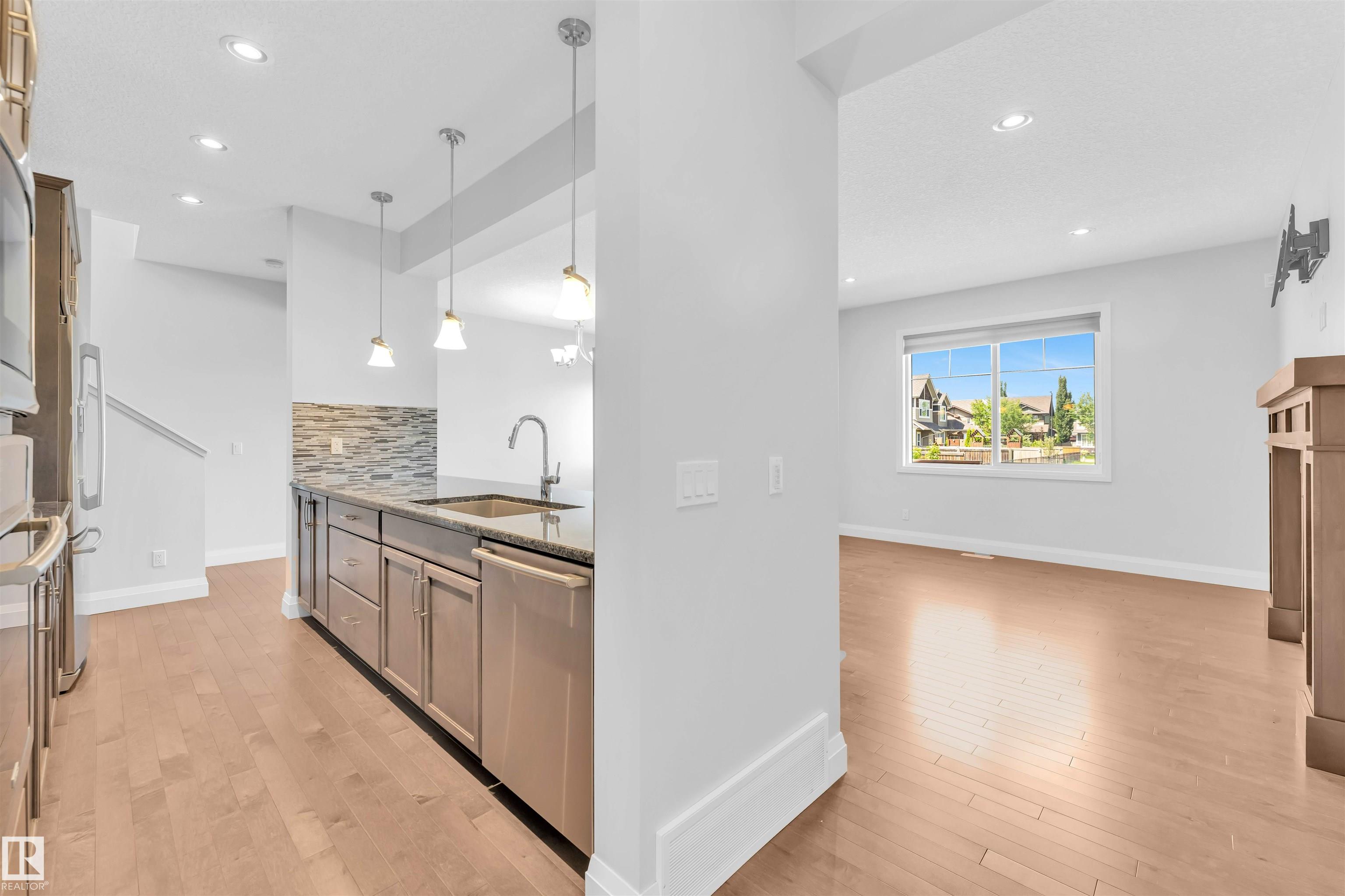 https://zimg.paragon.ice.com/ParagonImages/Property/PM/RAE/225409019/21/0/0/b670aab617536414df2027cc9978dd08/1/0ea1b301e13e7fb7e2cafa26710376e5/225409019-e364430f-6514-435d-b2e5-6f3c44951882.JPG