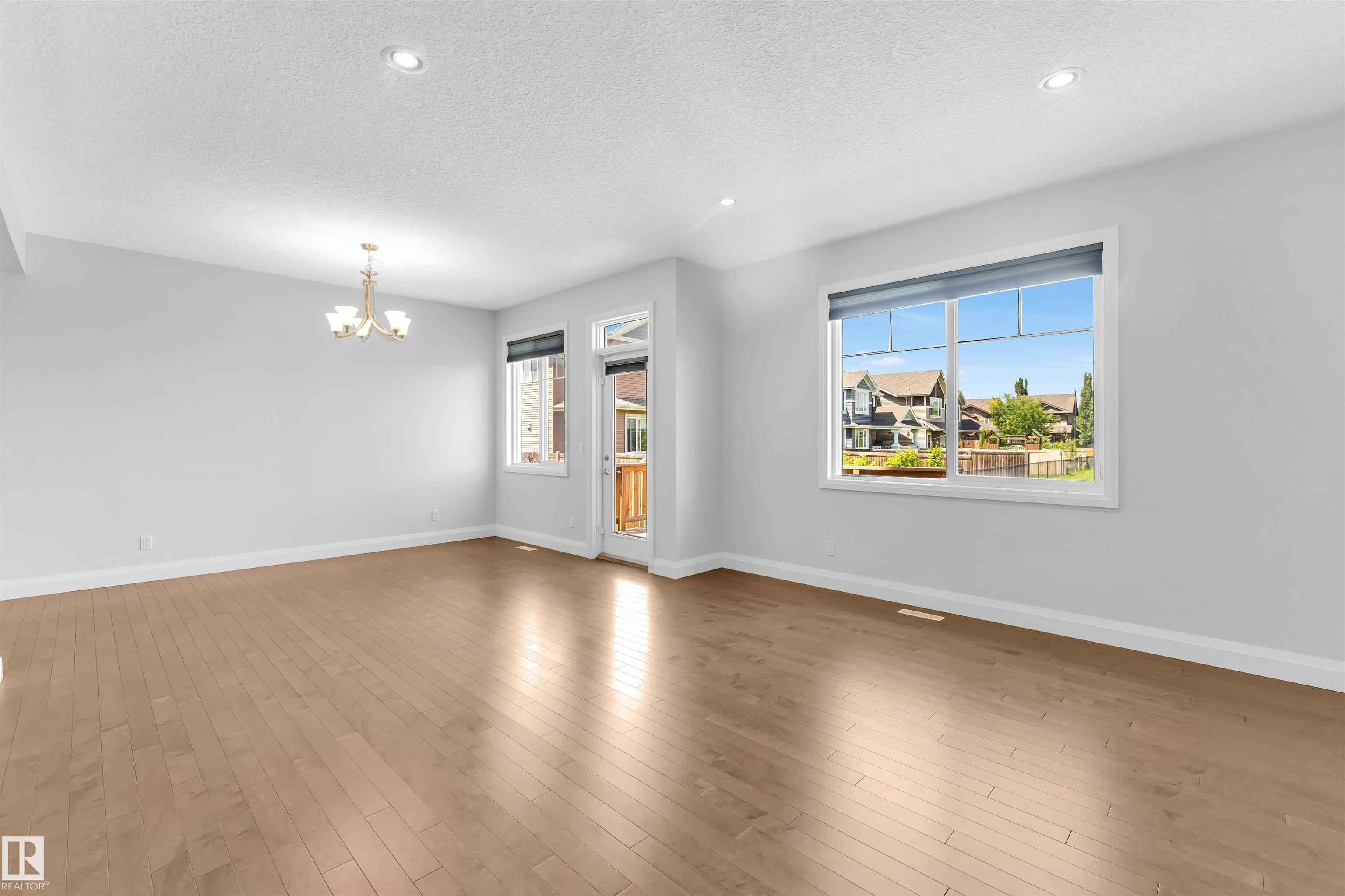 https://zimg.paragon.ice.com/ParagonImages/Property/PM/RAE/225409019/27/0/0/91f37a31ddeb17f77a531440bf0f1a80/1/0ea1b301e13e7fb7e2cafa26710376e5/225409019-7192e05f-3635-4790-8e62-aa3ee9caf877.JPG