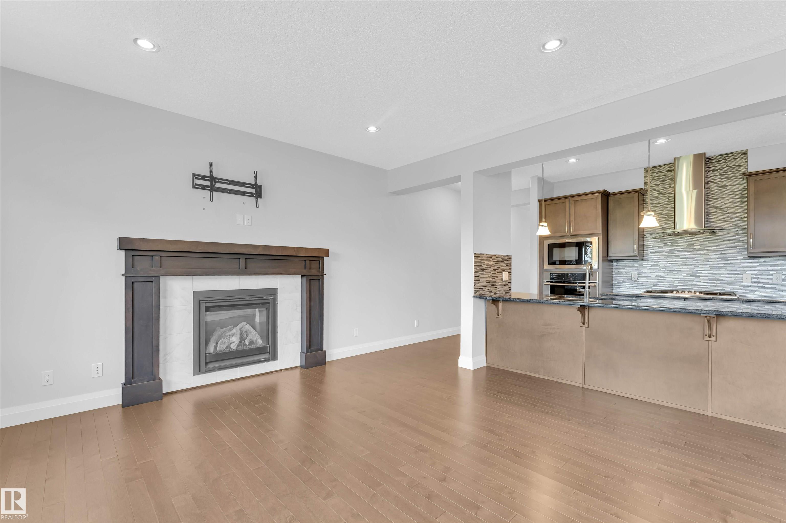 https://zimg.paragon.ice.com/ParagonImages/Property/PM/RAE/225409019/29/0/0/be0a8531351260cc1763531826738a61/1/0ea1b301e13e7fb7e2cafa26710376e5/225409019-287f2642-6485-43b7-bf10-1a22f887e881.JPG
