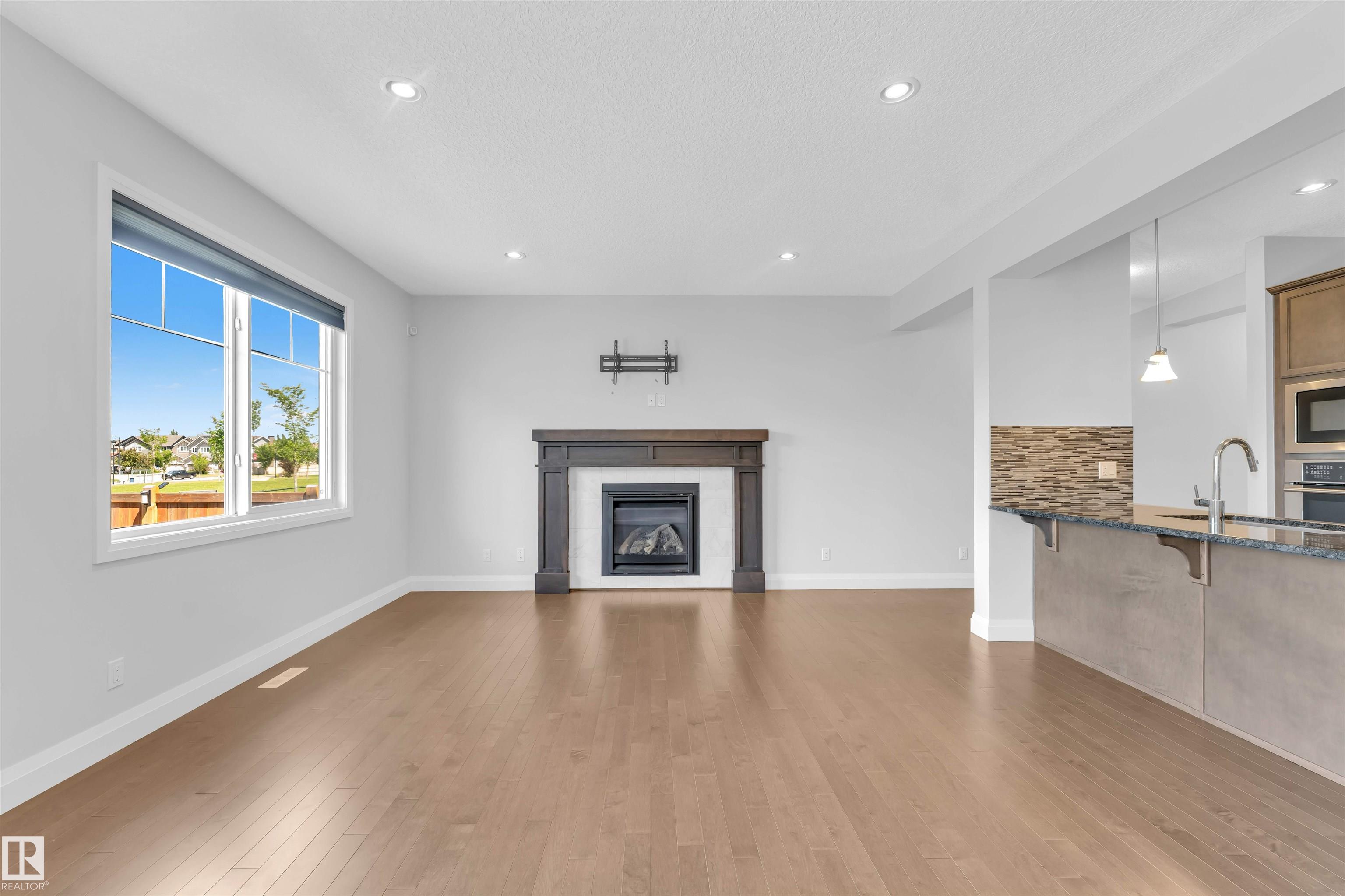 https://zimg.paragon.ice.com/ParagonImages/Property/PM/RAE/225409019/30/0/0/2a256a2e0e947fdf0bea4e8b0f7b220b/1/0ea1b301e13e7fb7e2cafa26710376e5/225409019-7301f8cf-f388-4364-ac8b-50d4743d8972.JPG
