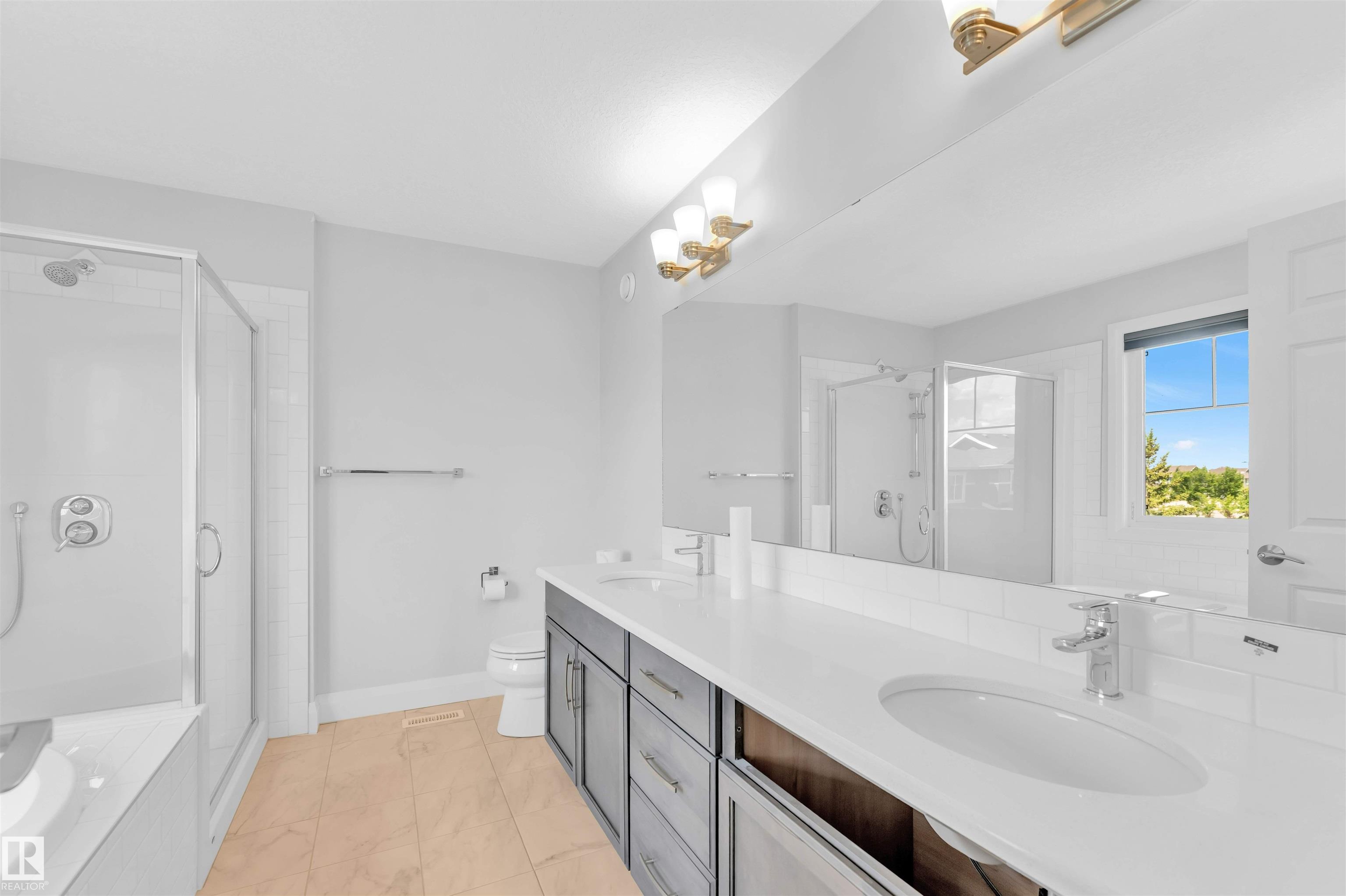 https://zimg.paragon.ice.com/ParagonImages/Property/PM/RAE/225409019/42/0/0/06890ccfee4087a6c46e7c802d6ba367/1/0ea1b301e13e7fb7e2cafa26710376e5/225409019-d8a74501-9c80-4f4e-a42d-a35cb5d46b9b.JPG