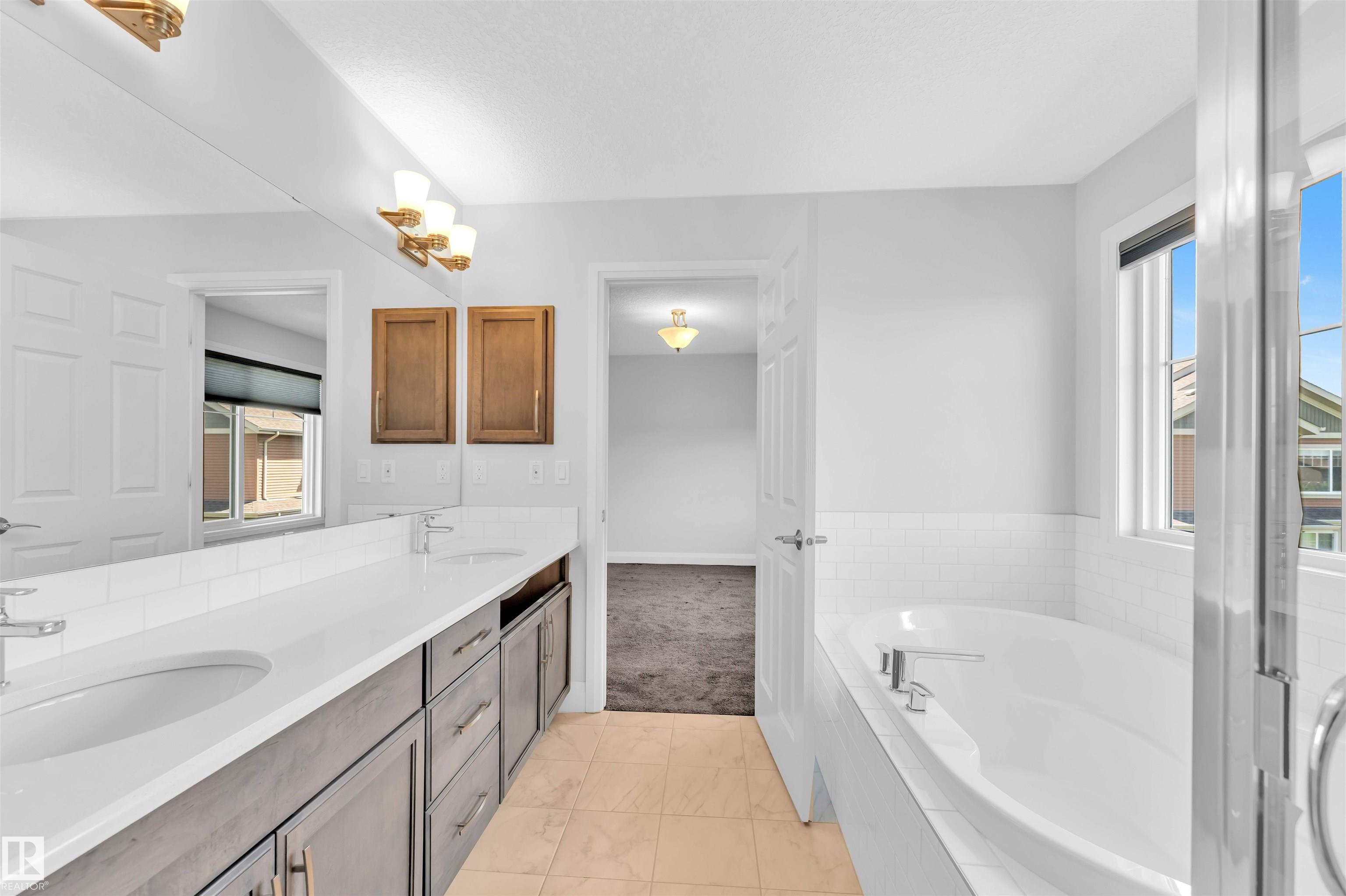 https://zimg.paragon.ice.com/ParagonImages/Property/PM/RAE/225409019/44/0/0/834c642e563a5ff61e9b41cb2c654505/1/0ea1b301e13e7fb7e2cafa26710376e5/225409019-8c90f8f2-622e-4c95-8ae4-a227325d93e2.JPG