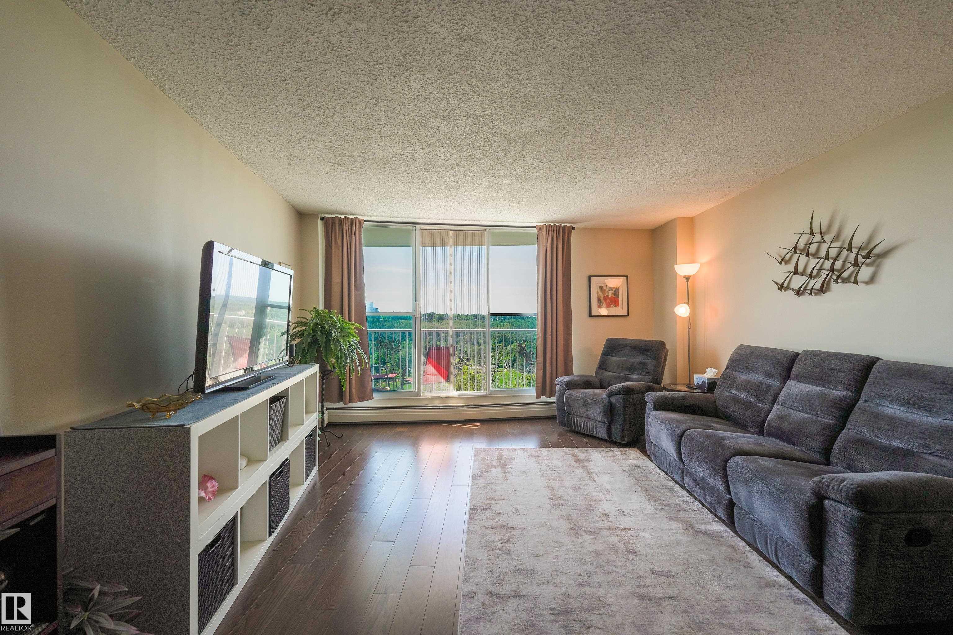305 - 12121 Jasper Avenue NW, Wîhkwêntôwin, Edmonton