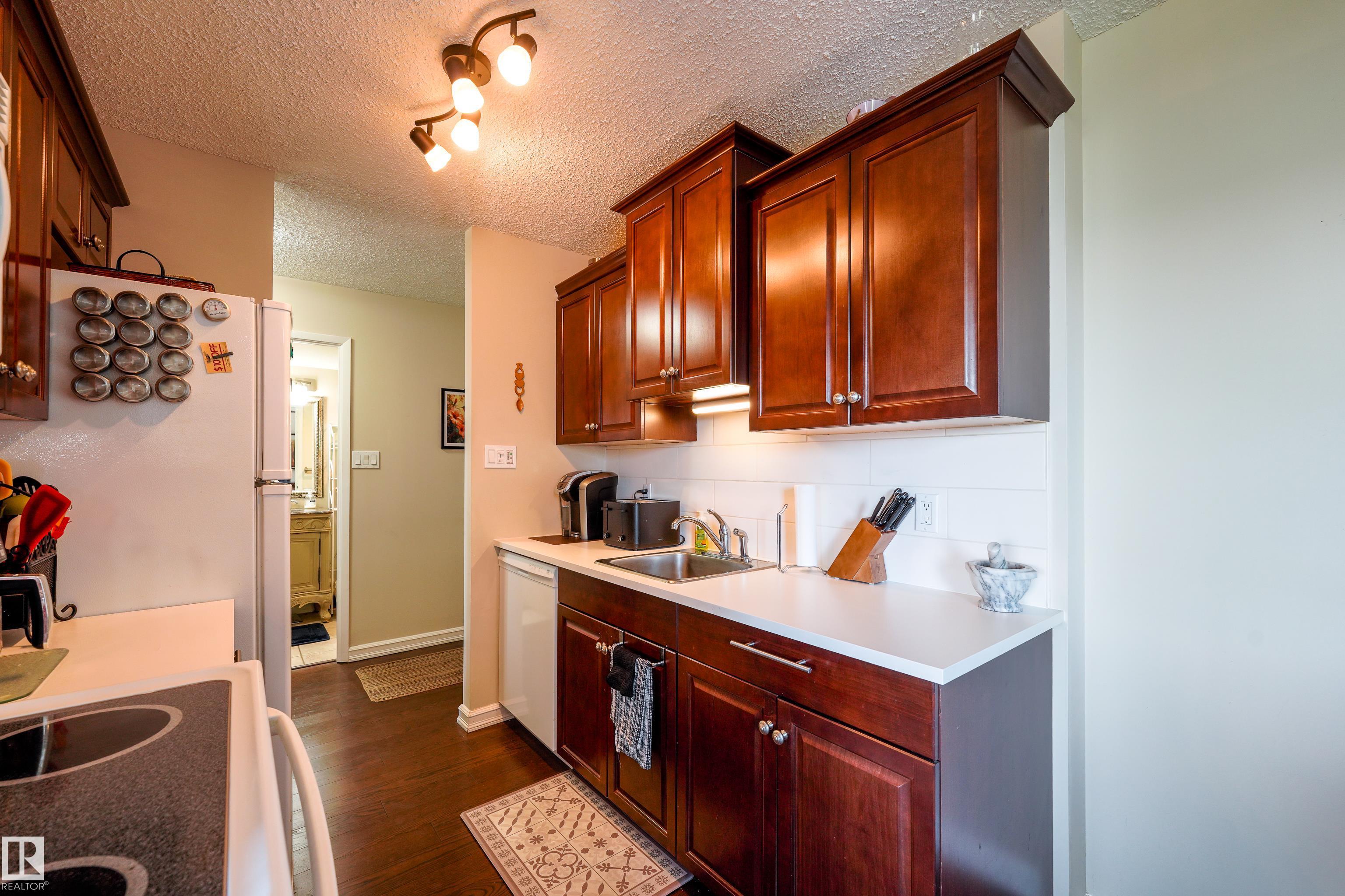 Photo 6 at 305 - 12121 Jasper Avenue NW, Wîhkwêntôwin, Edmonton