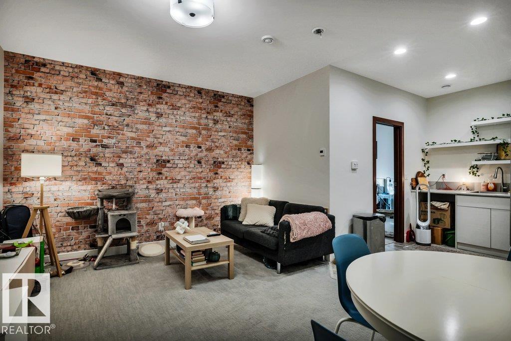 https://zimg.paragon.ice.com/ParagonImages/Property/PM/RAE/225409086/60/0/0/07da0c523eb457183cec798a04bd84f6/1/c994224265c6fb85d15a5f04c2a12393/225409086-c6dfbf5b-54d7-4851-9da2-de801e496cb0.JPG