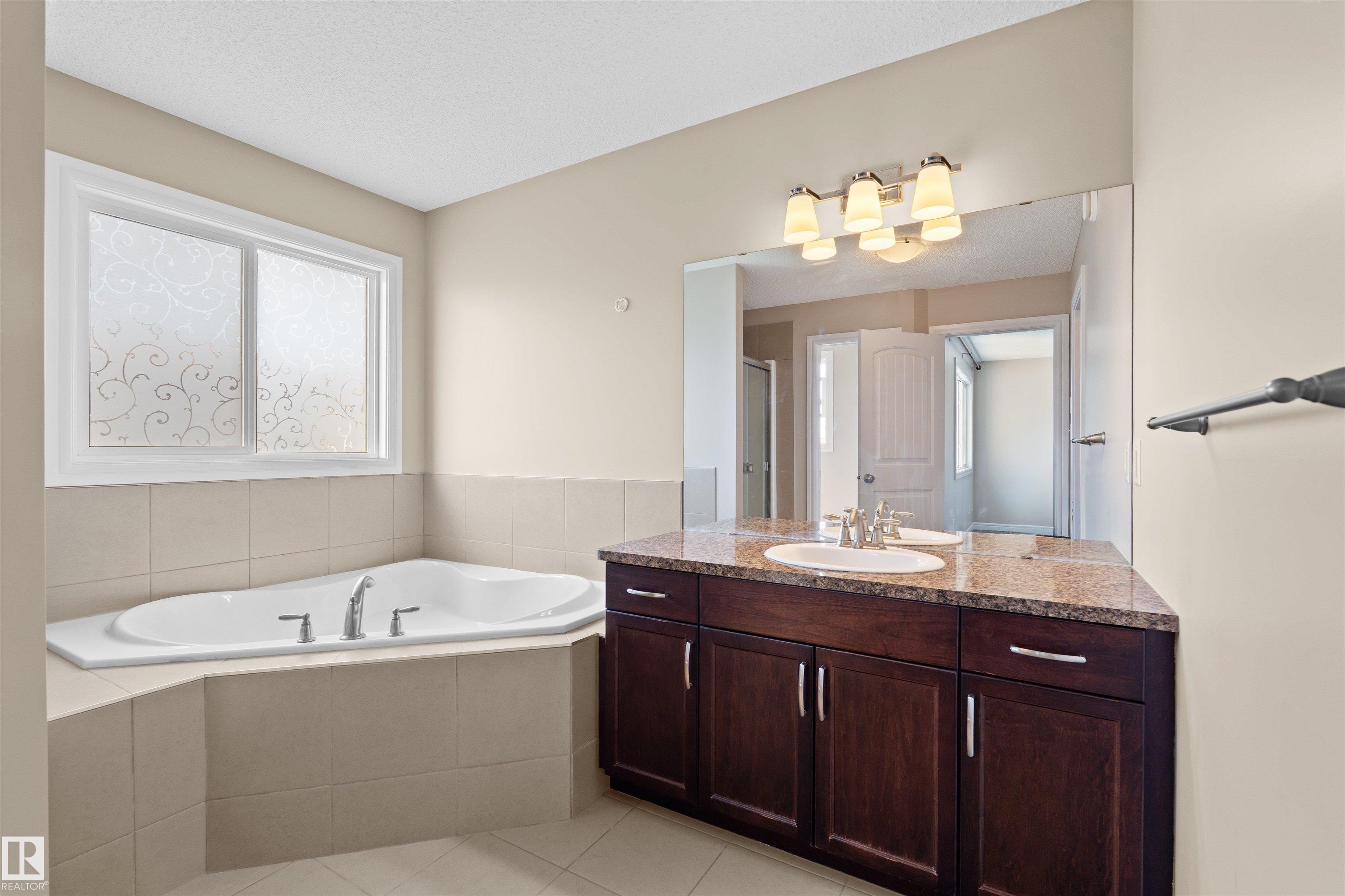 Photo 11 at 11711 16 Avenue SW, Rutherford, Edmonton