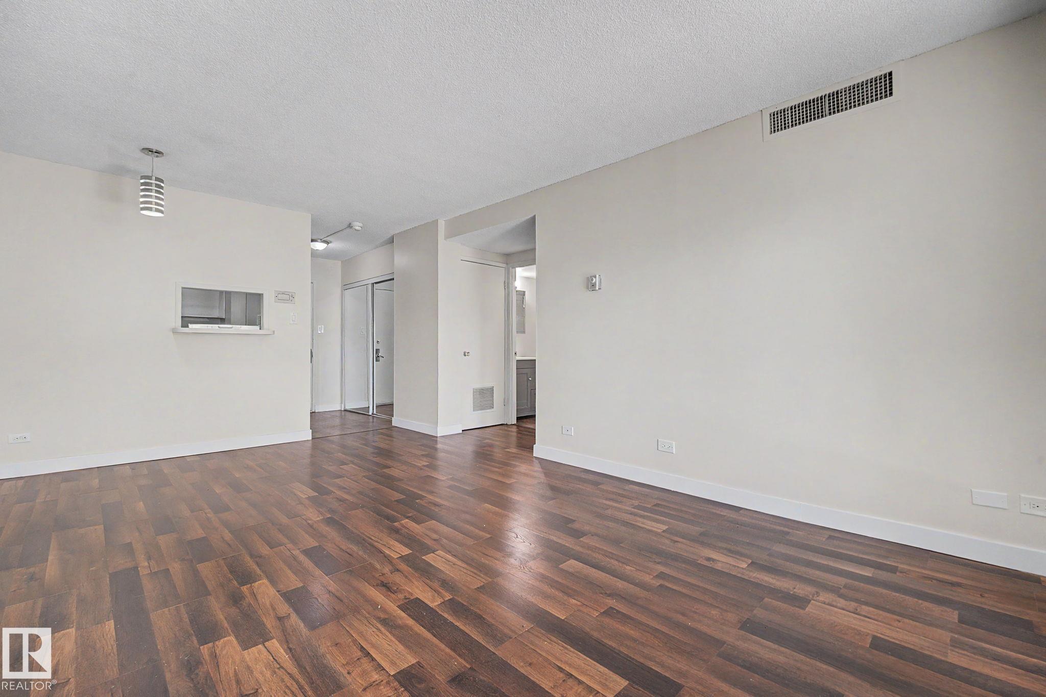 Photo 11 at 304 - 10140 120 Street NW, Wîhkwêntôwin, Edmonton