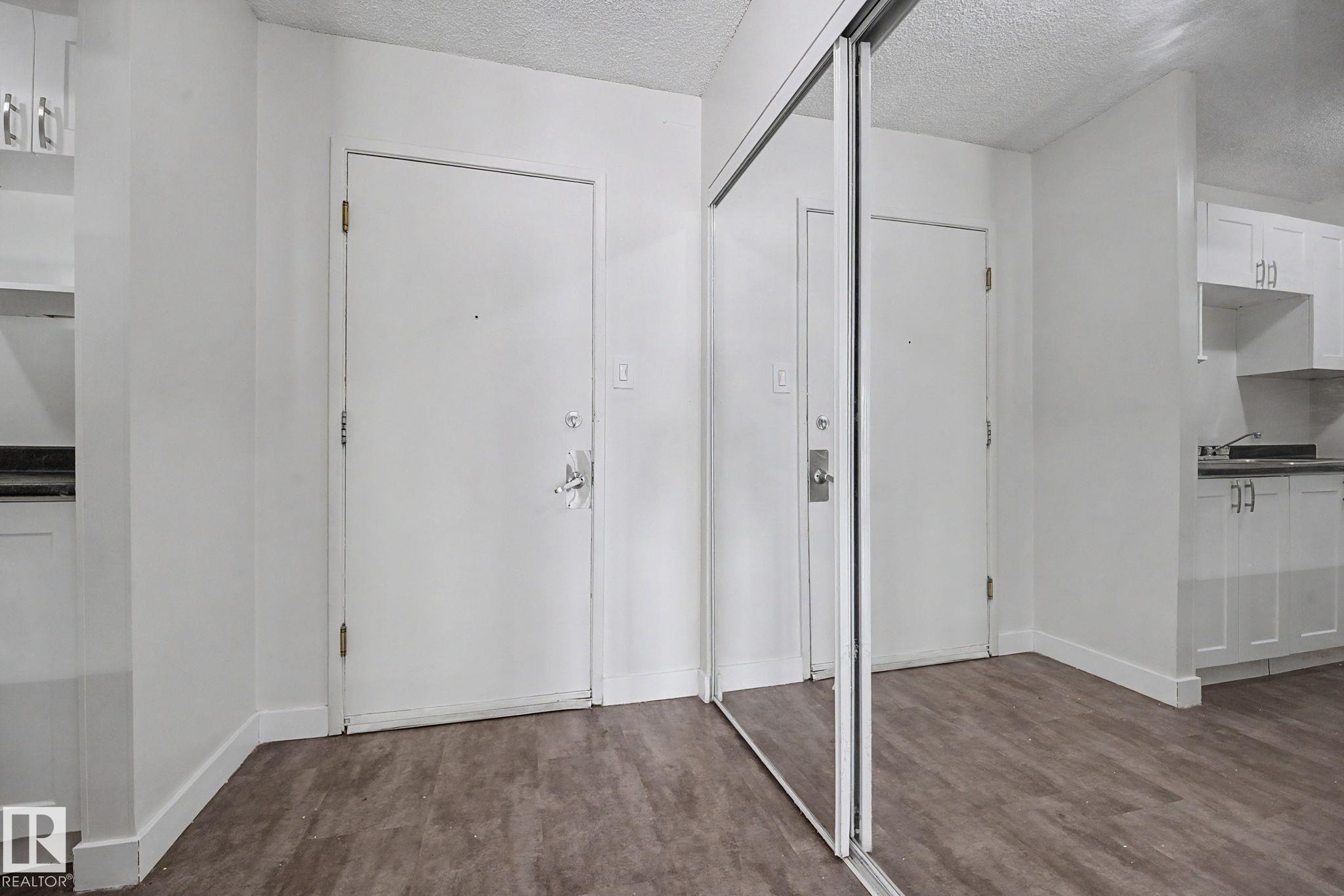 304 - 10140 120 Street NW, Wîhkwêntôwin, Edmonton