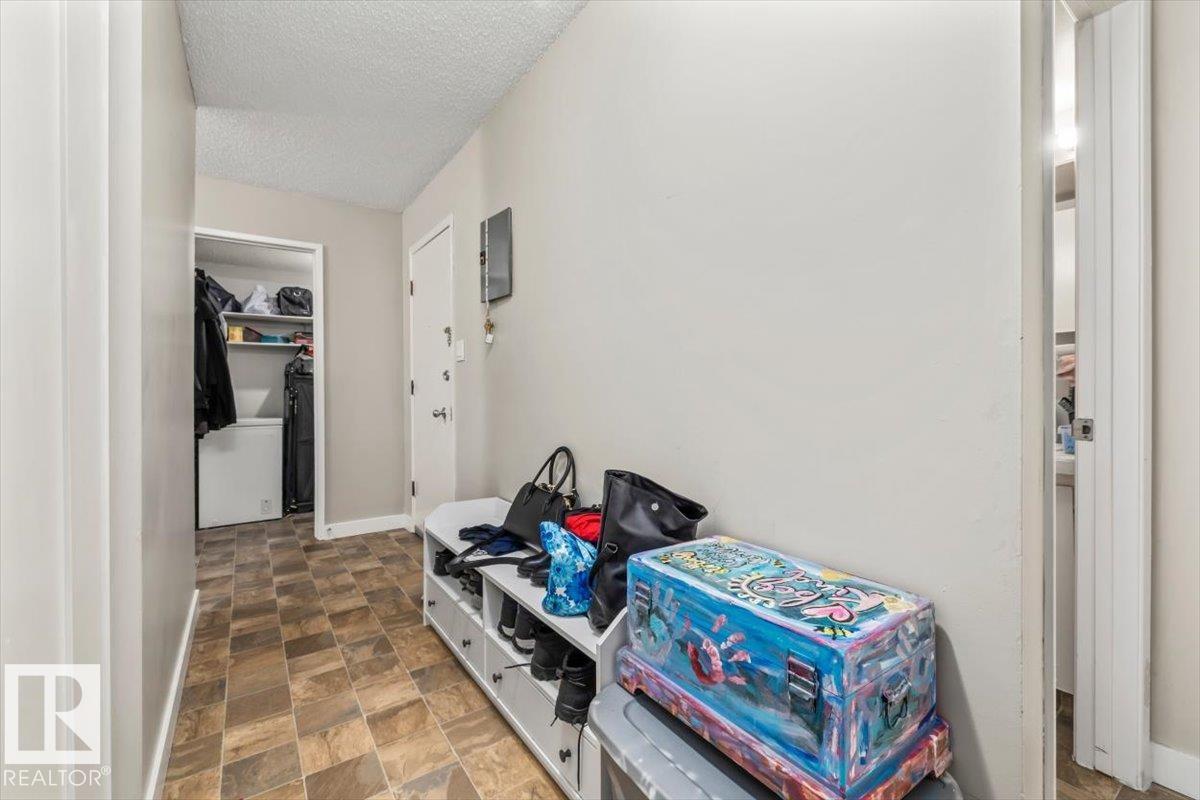 202 - 10330 113 Street NW, Wîhkwêntôwin, Edmonton