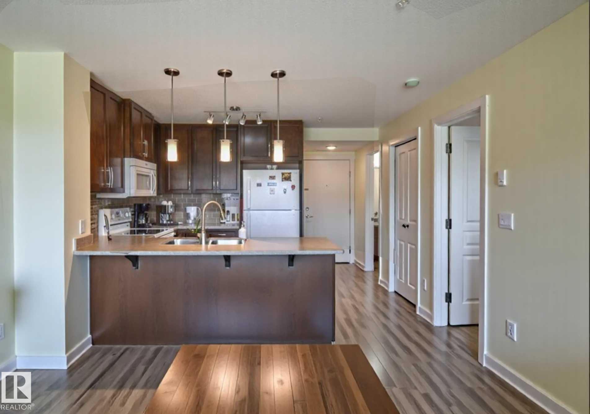 210 - 3670 139 Avenue NW, Clareview Town Centre, Edmonton