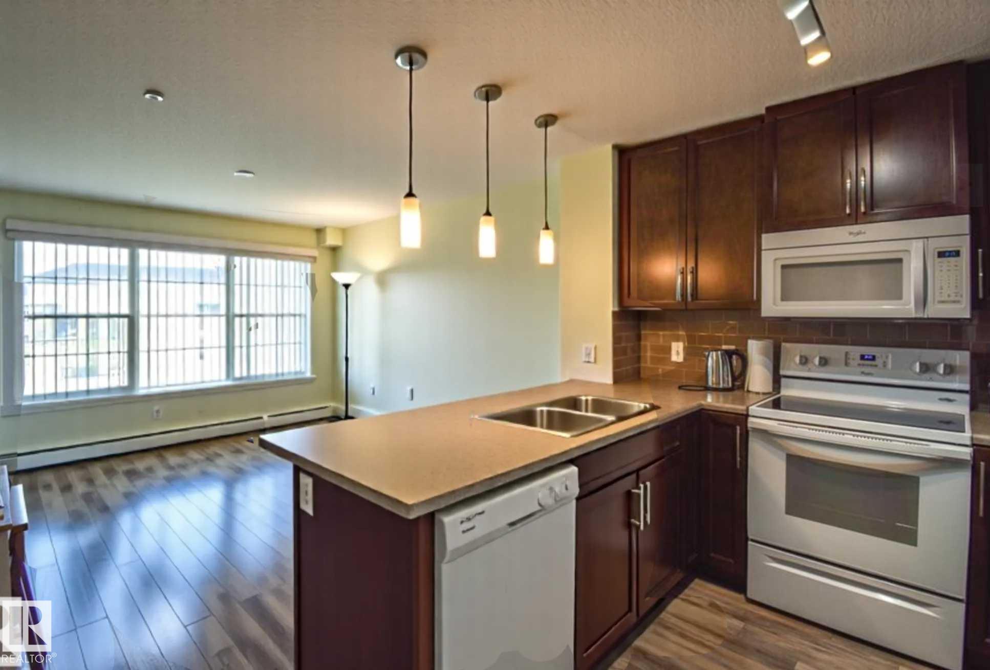 210 - 3670 139 Avenue NW, Clareview Town Centre, Edmonton
