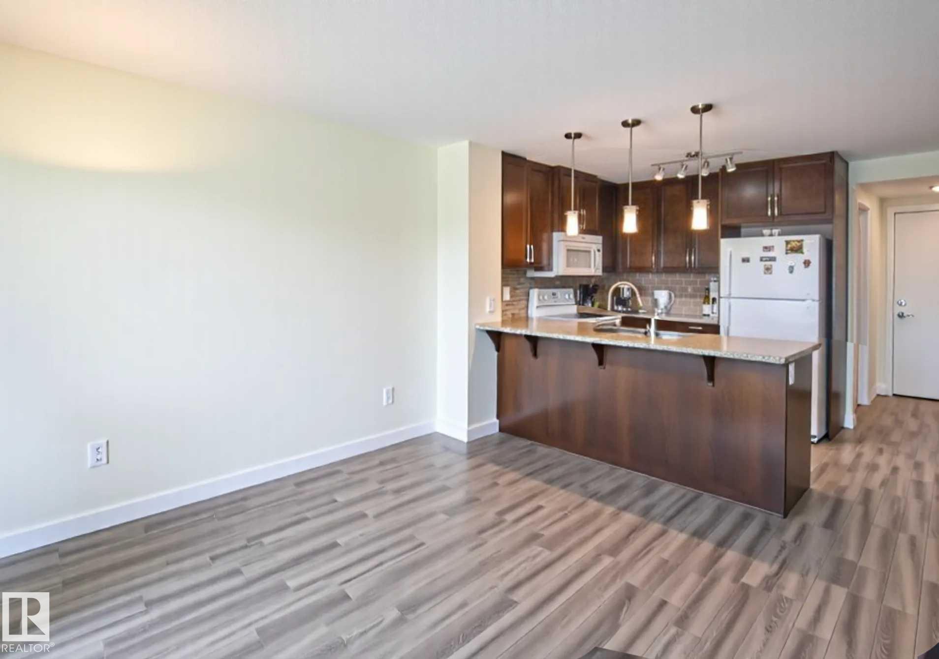 210 - 3670 139 Avenue NW, Clareview Town Centre, Edmonton
