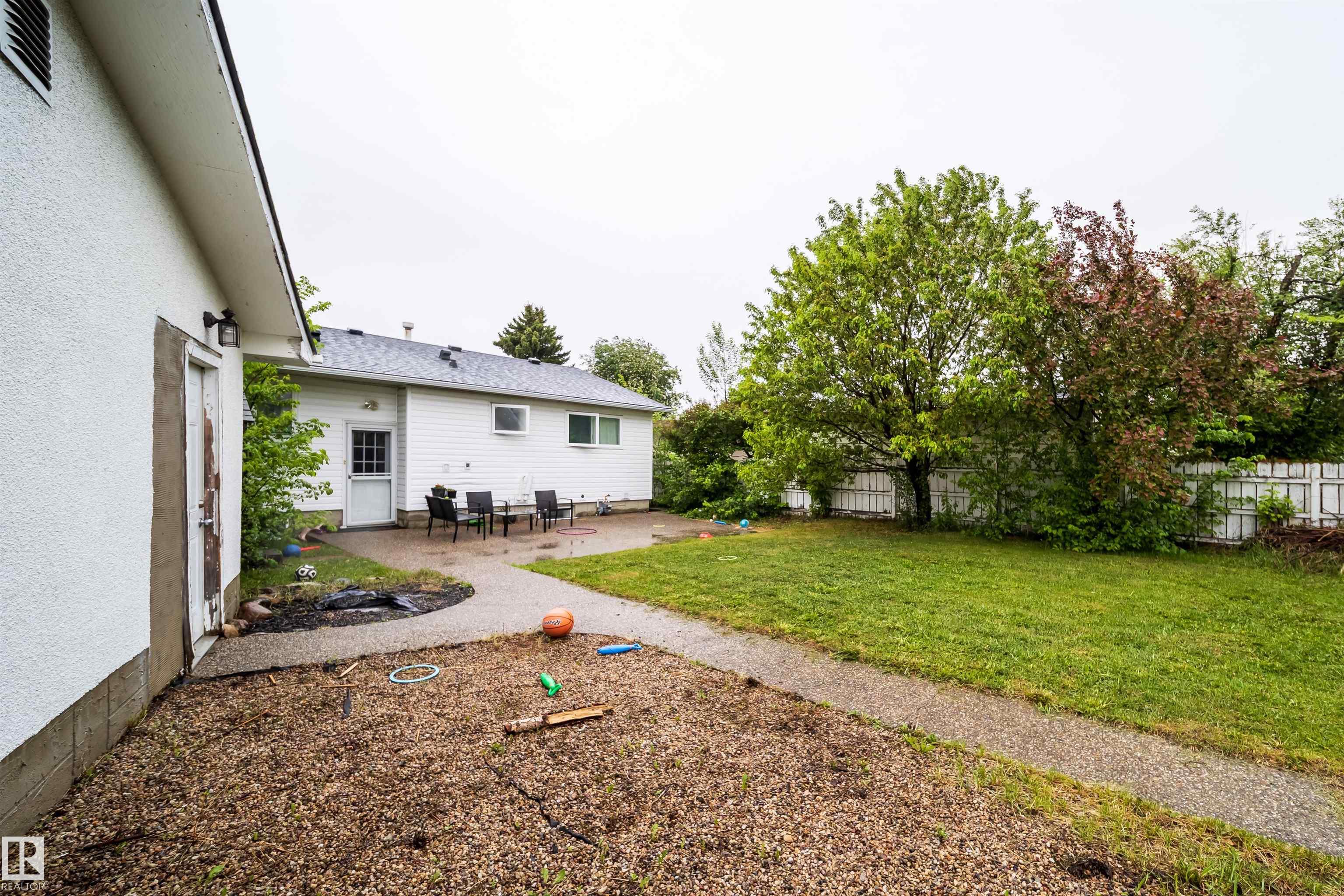 Photo 6 at 8512 142a Avenue NW, Northmount, Edmonton