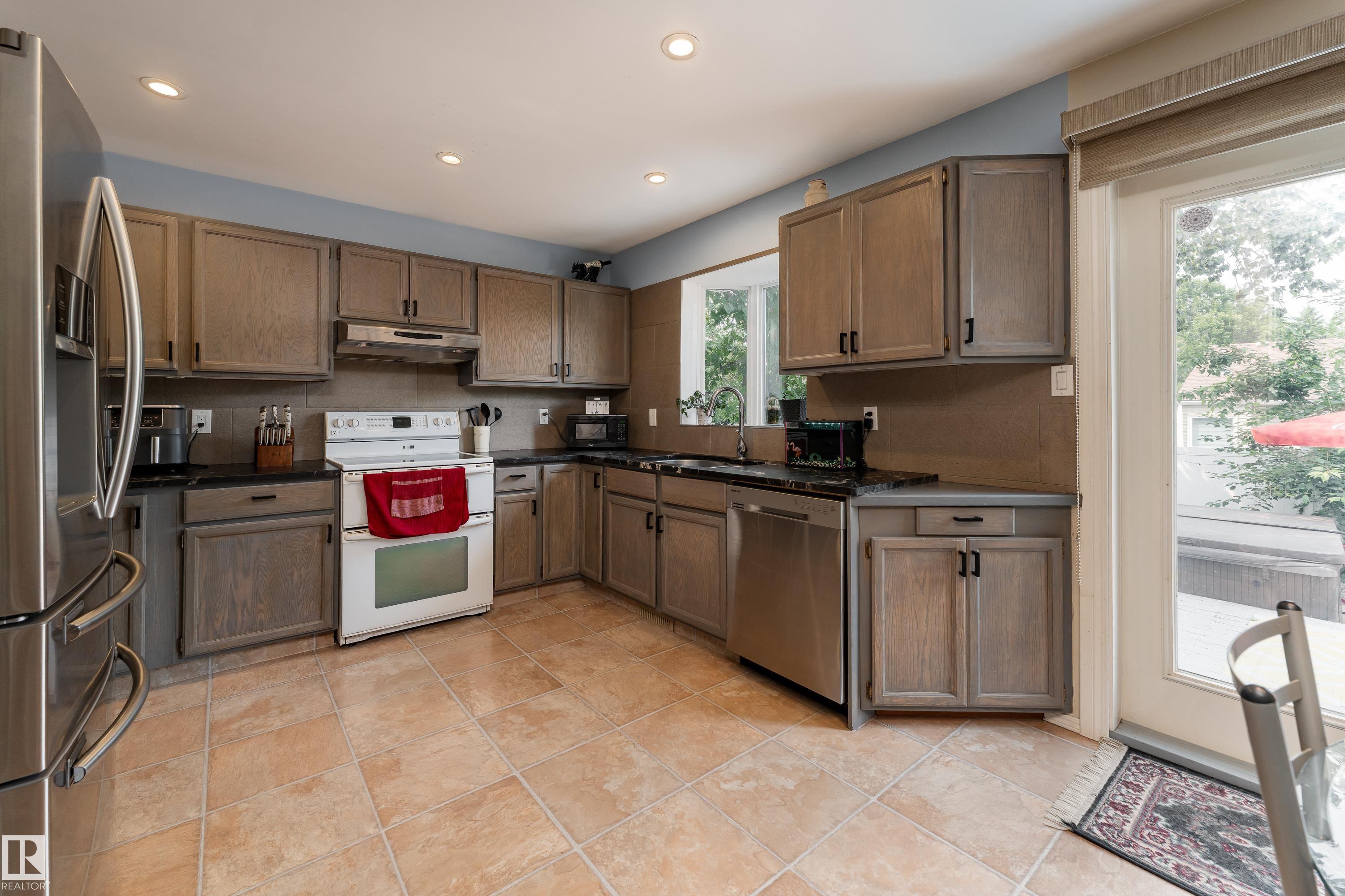 Photo 17 at 14 Durand Place, Deer Ridge, St. Albert